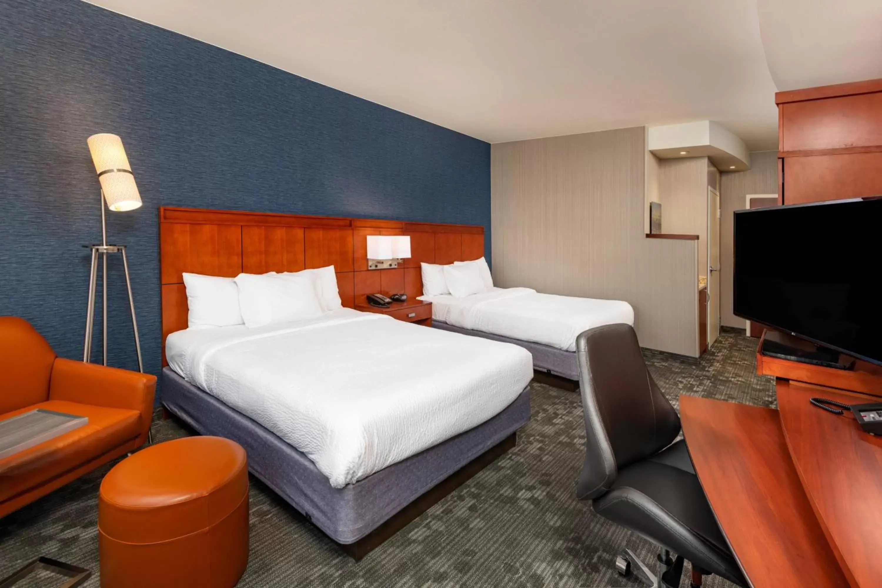 Photo of the whole room, Bed in Courtyard by Marriott Santa Ana Orange County