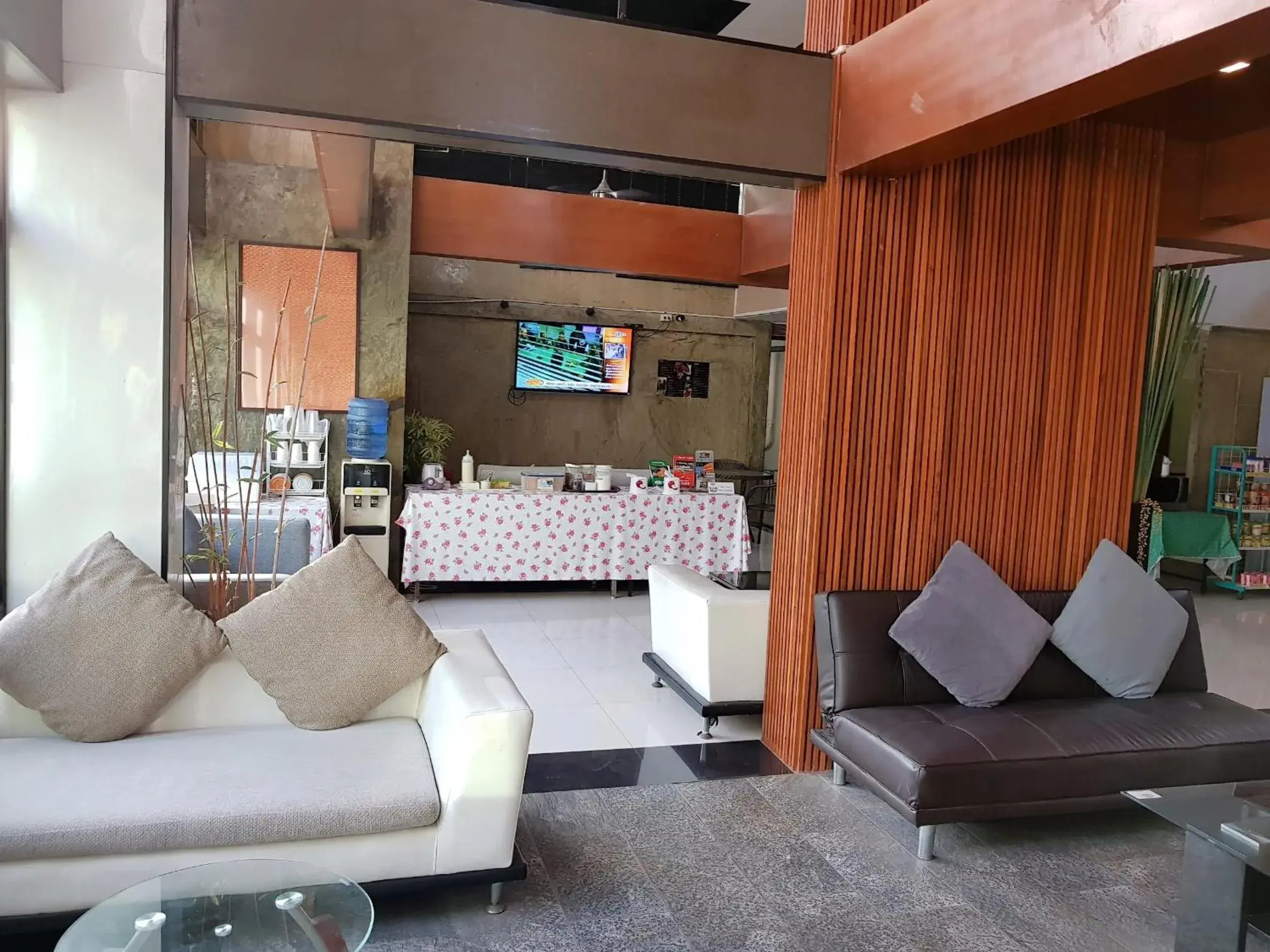 Restaurant/places to eat, Seating Area in Izen Budget Hotel & Residence