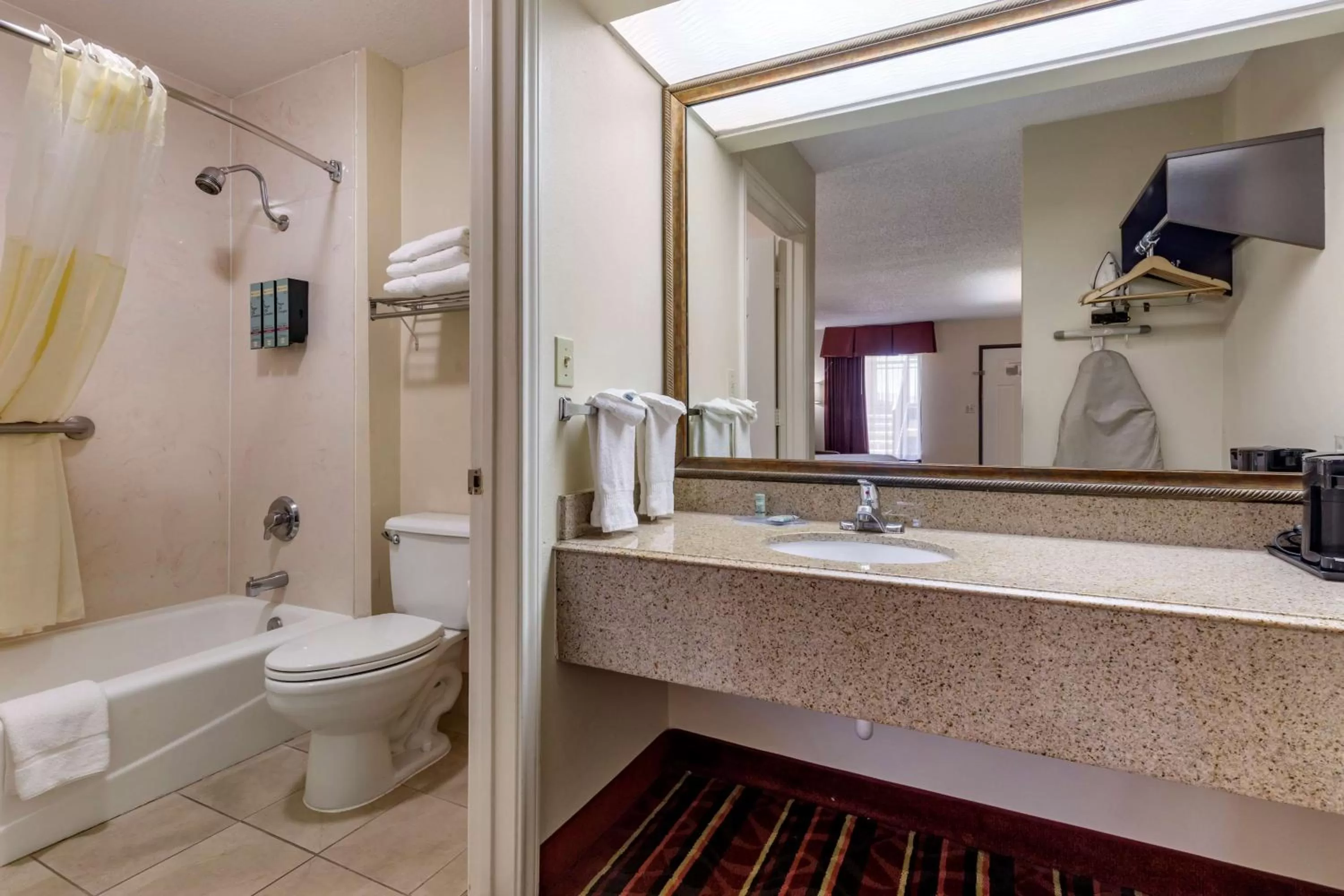 Bathroom in Best Western Lindale Inn