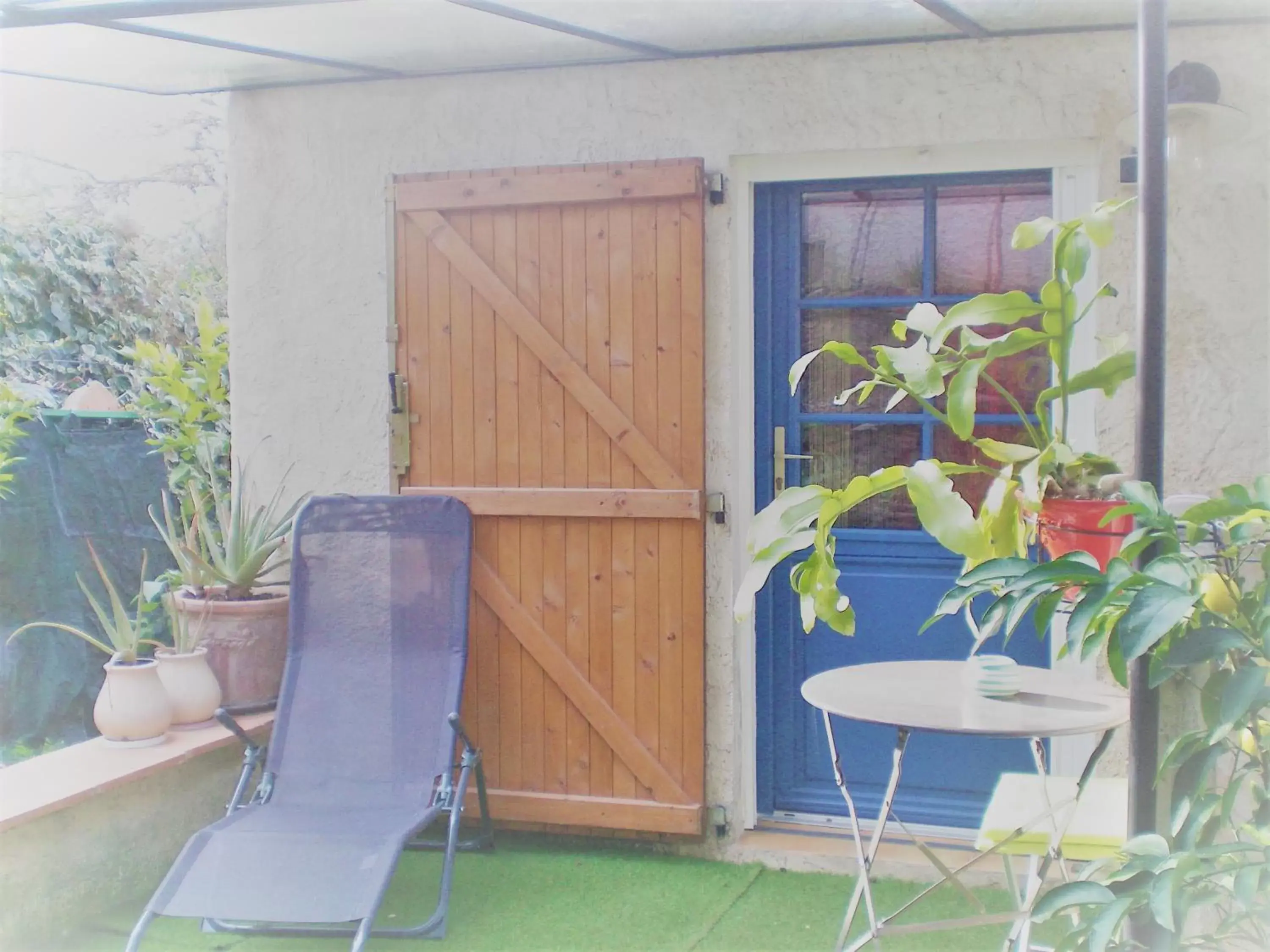 Patio in Au Jardin Des Couleurs