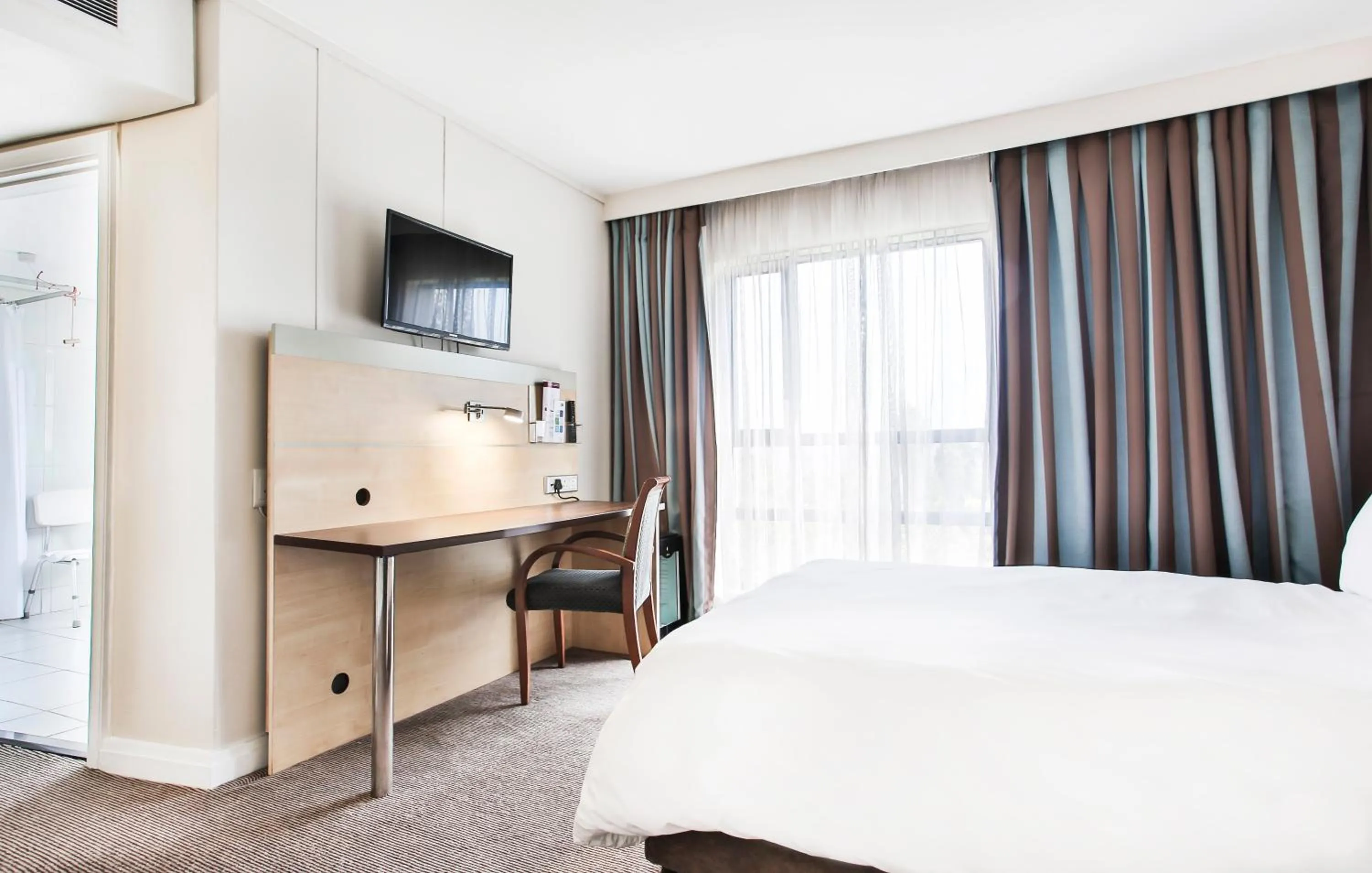 Photo of the whole room, Bed in Holiday Inn Express Sandton-Woodmead by IHG
