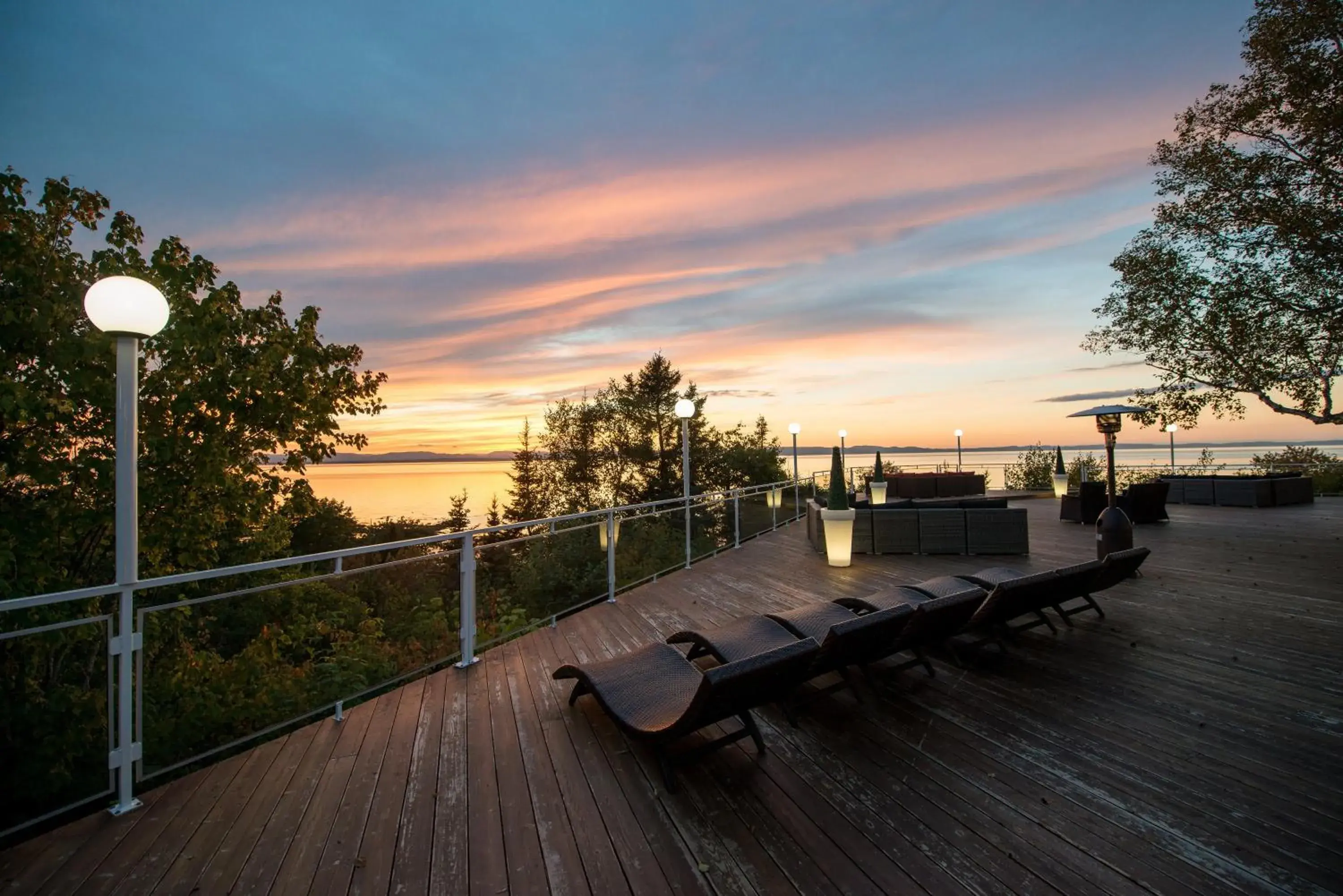 Patio, Sunrise/Sunset in Auberge de la Pointe