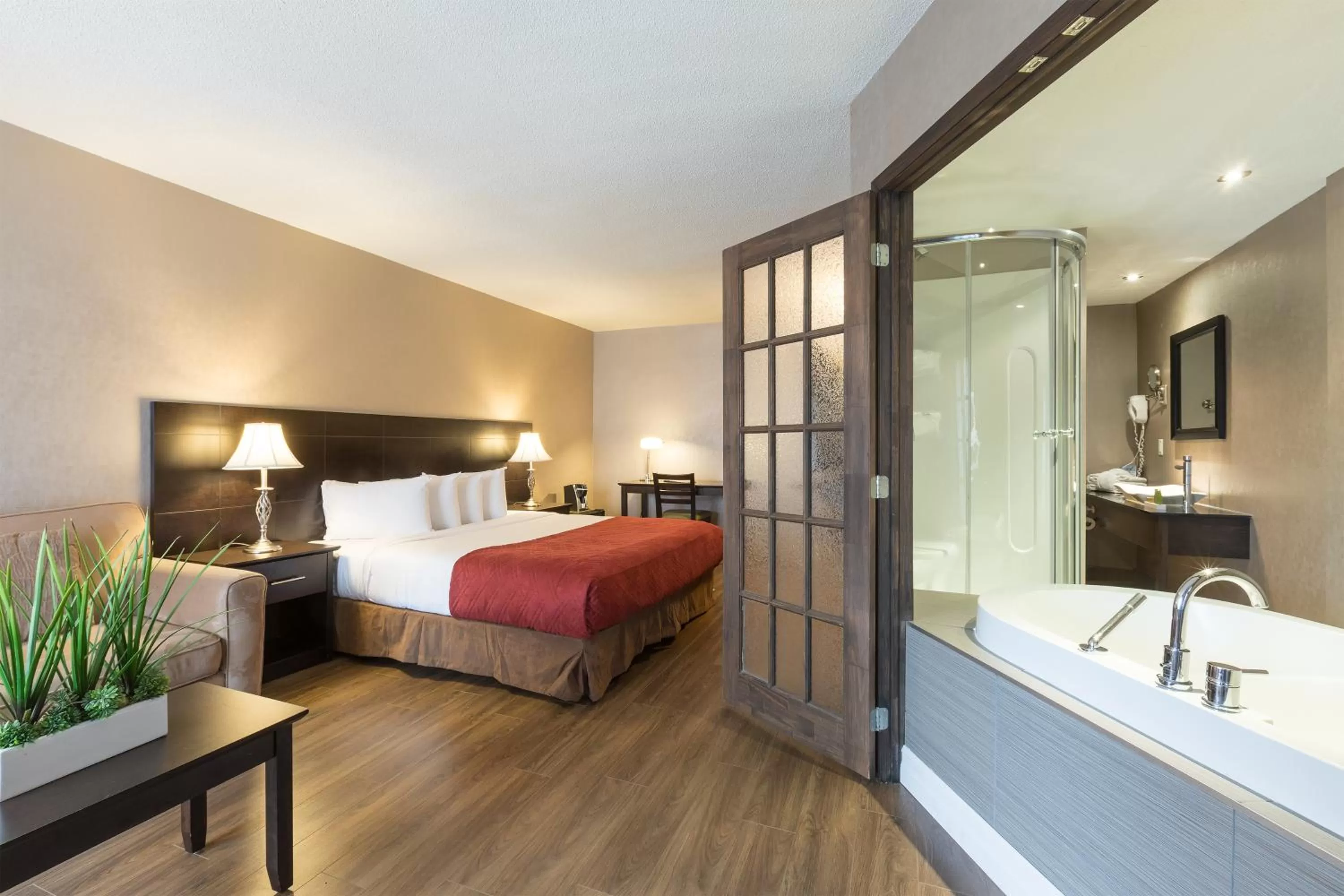 Restaurant/places to eat, Bed in Hotel Universel