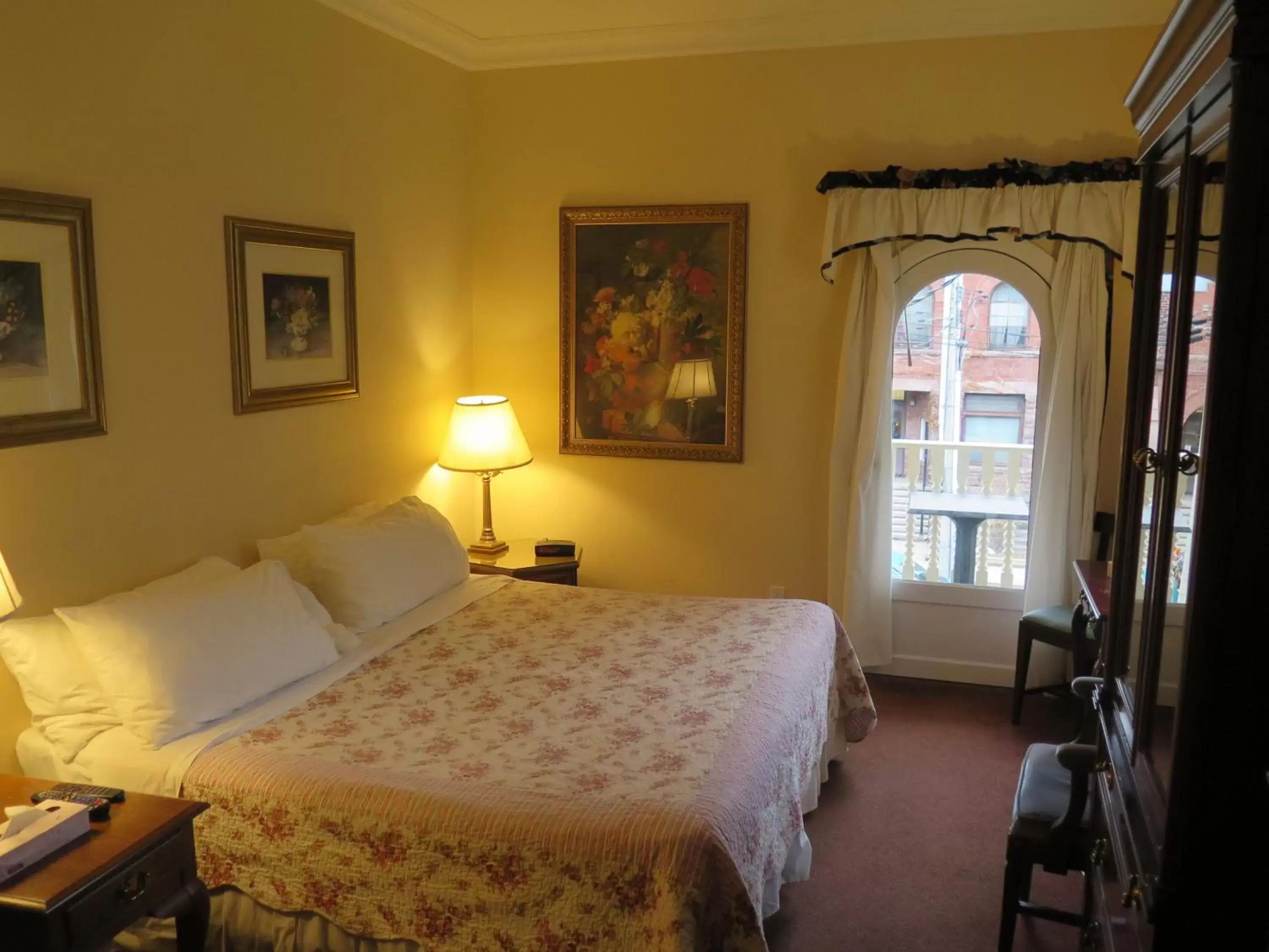 Bedroom, Bed in Madison Manor Boutique Hotel