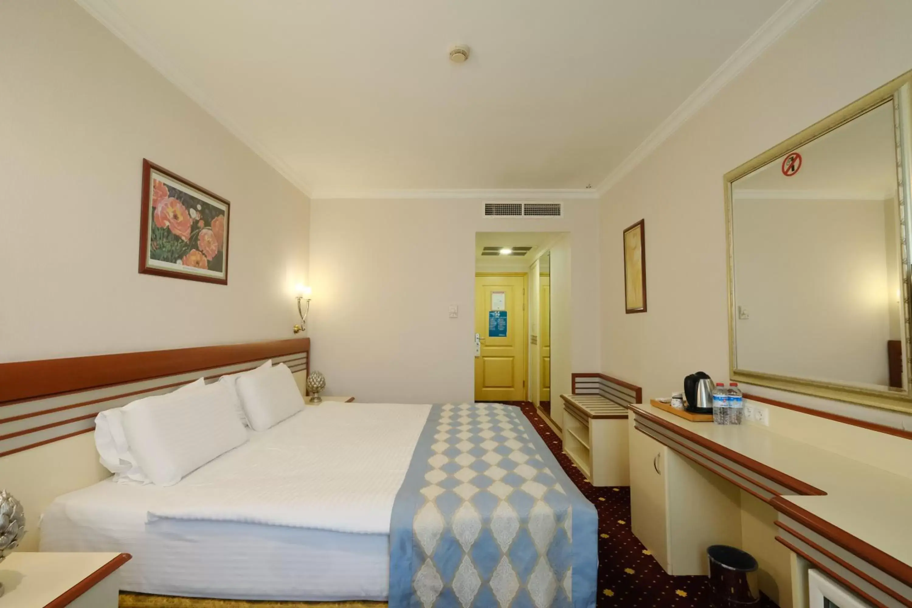 Bedroom, Bed in Akar International Hotel