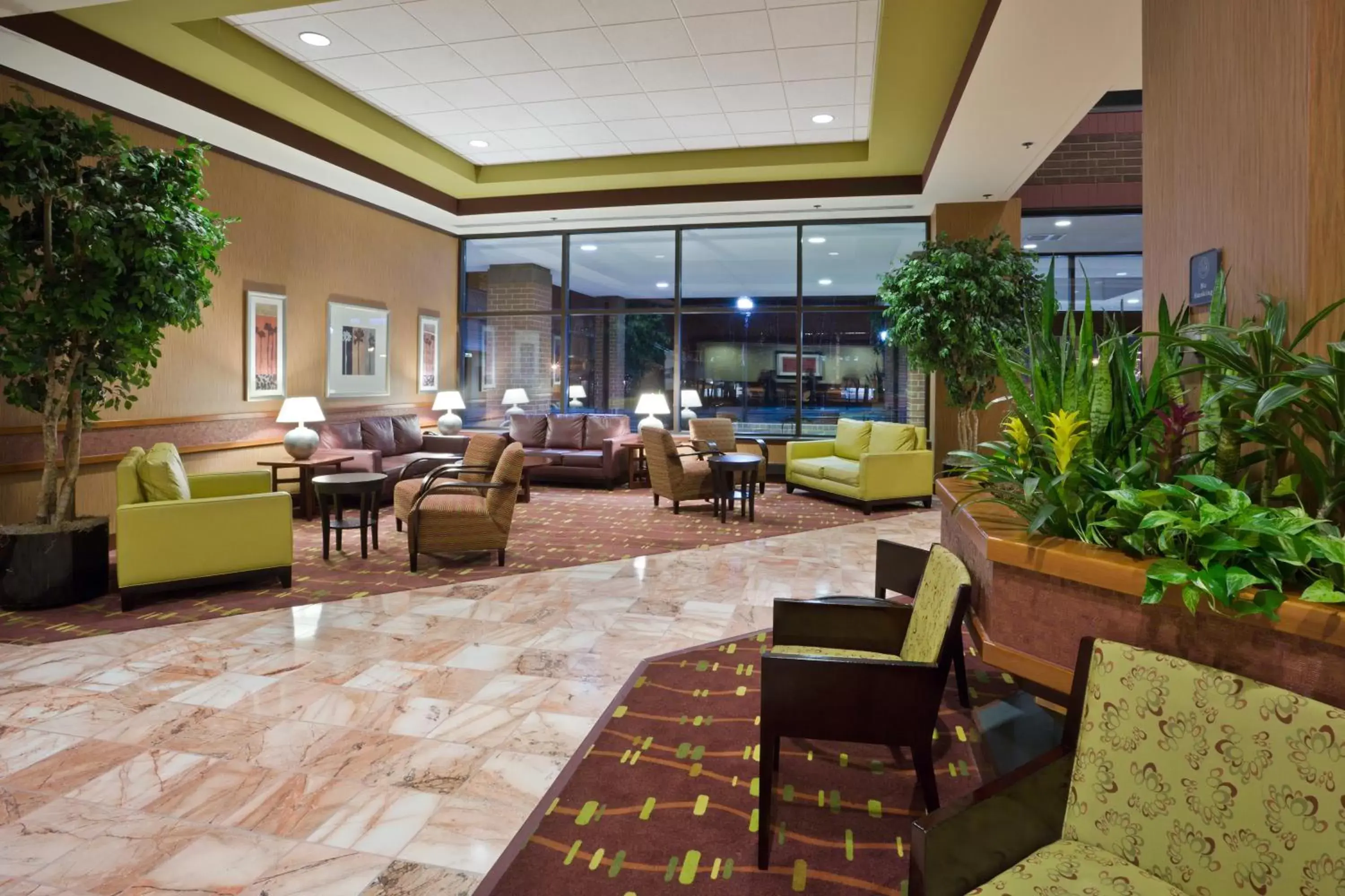 Lobby or reception in DoubleTree by Hilton Lansing