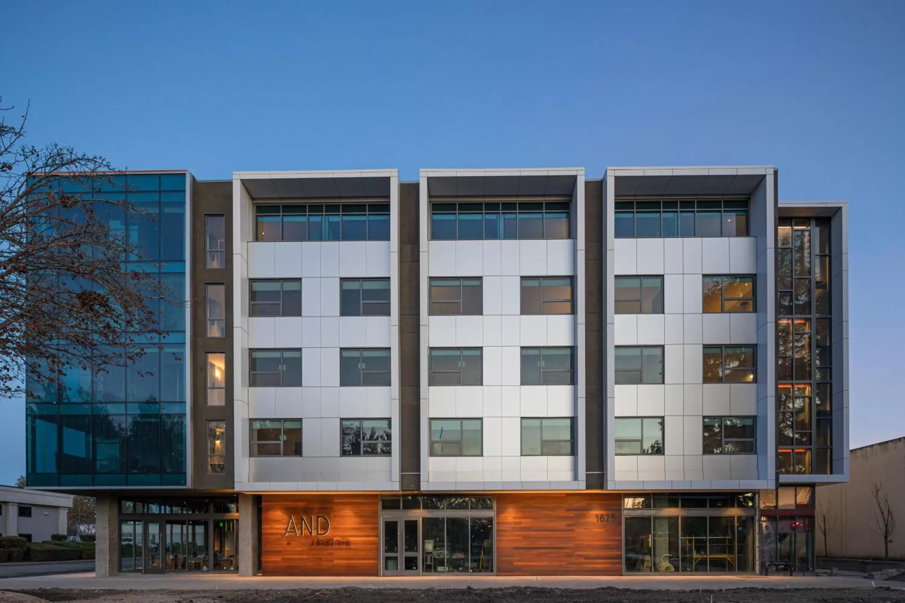 Property building in Shashi Hotel Mountain View Palo Alto Property building in Shashi Hotel Mountain View Palo Alto