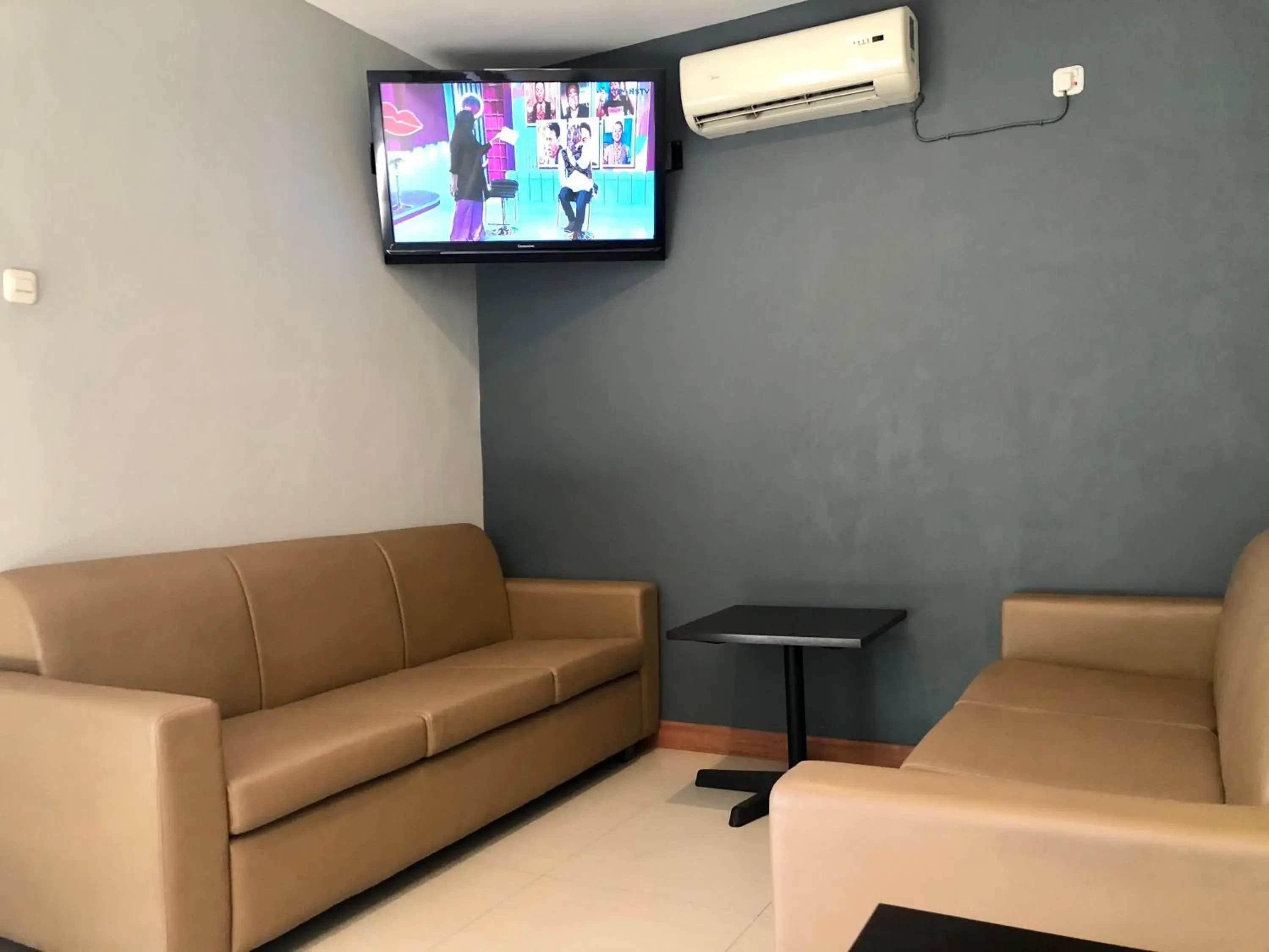 Communal lounge/ TV room, Seating Area in Kana Citra Guest House