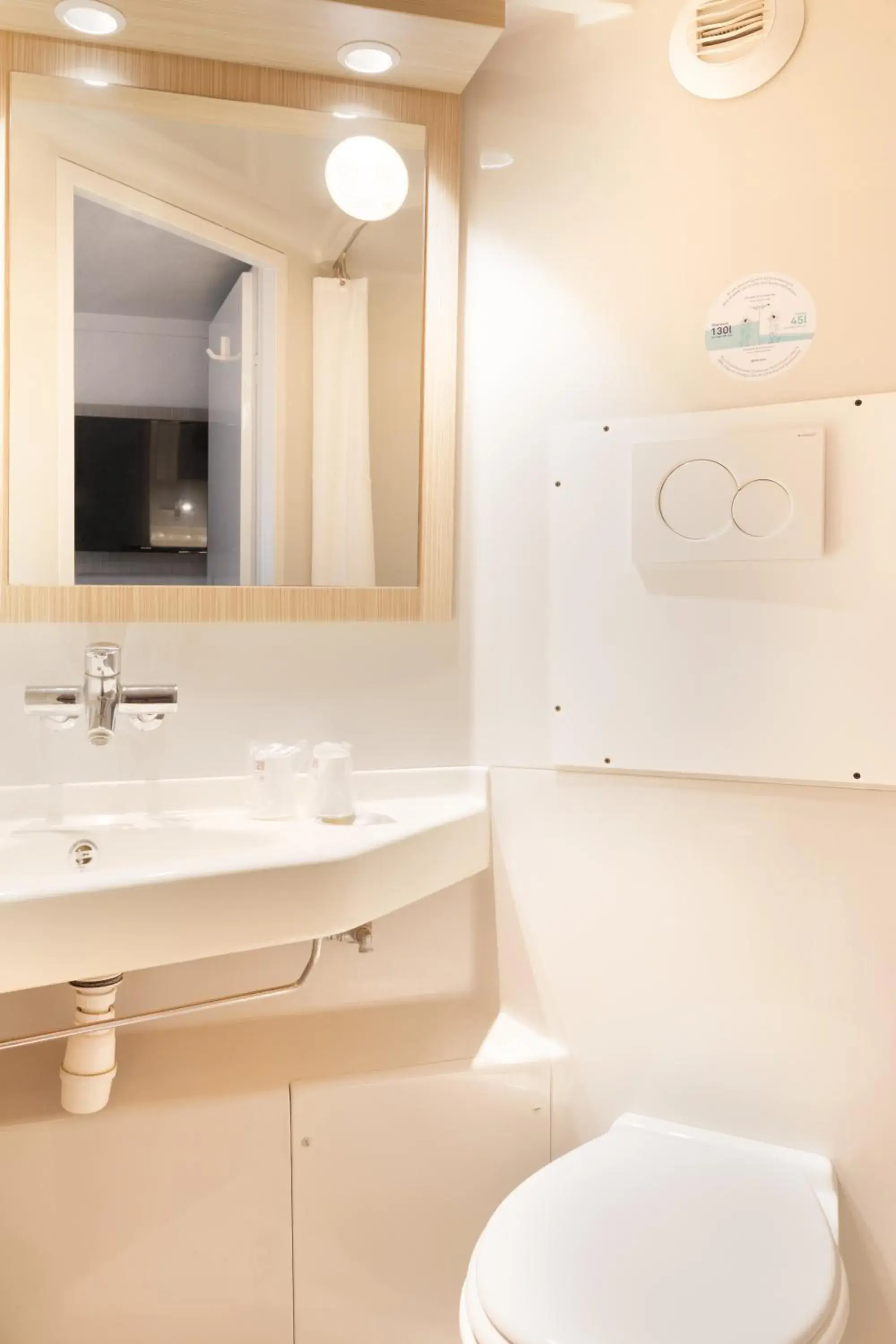 Bathroom in Premiere Classe Meaux Nanteuil Les Meaux