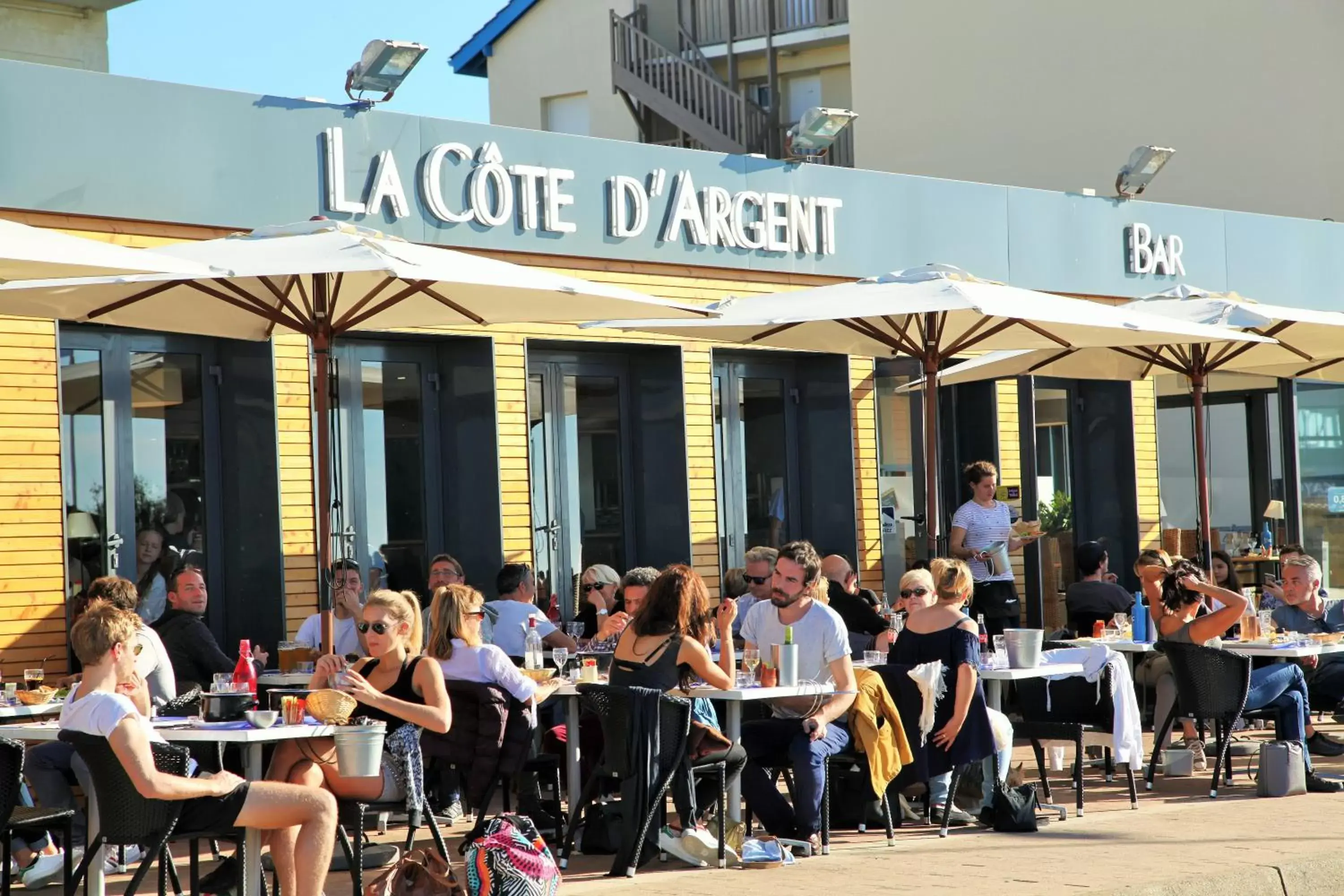 Property building, Restaurant/Places to Eat in Hotel Cote d'Argent