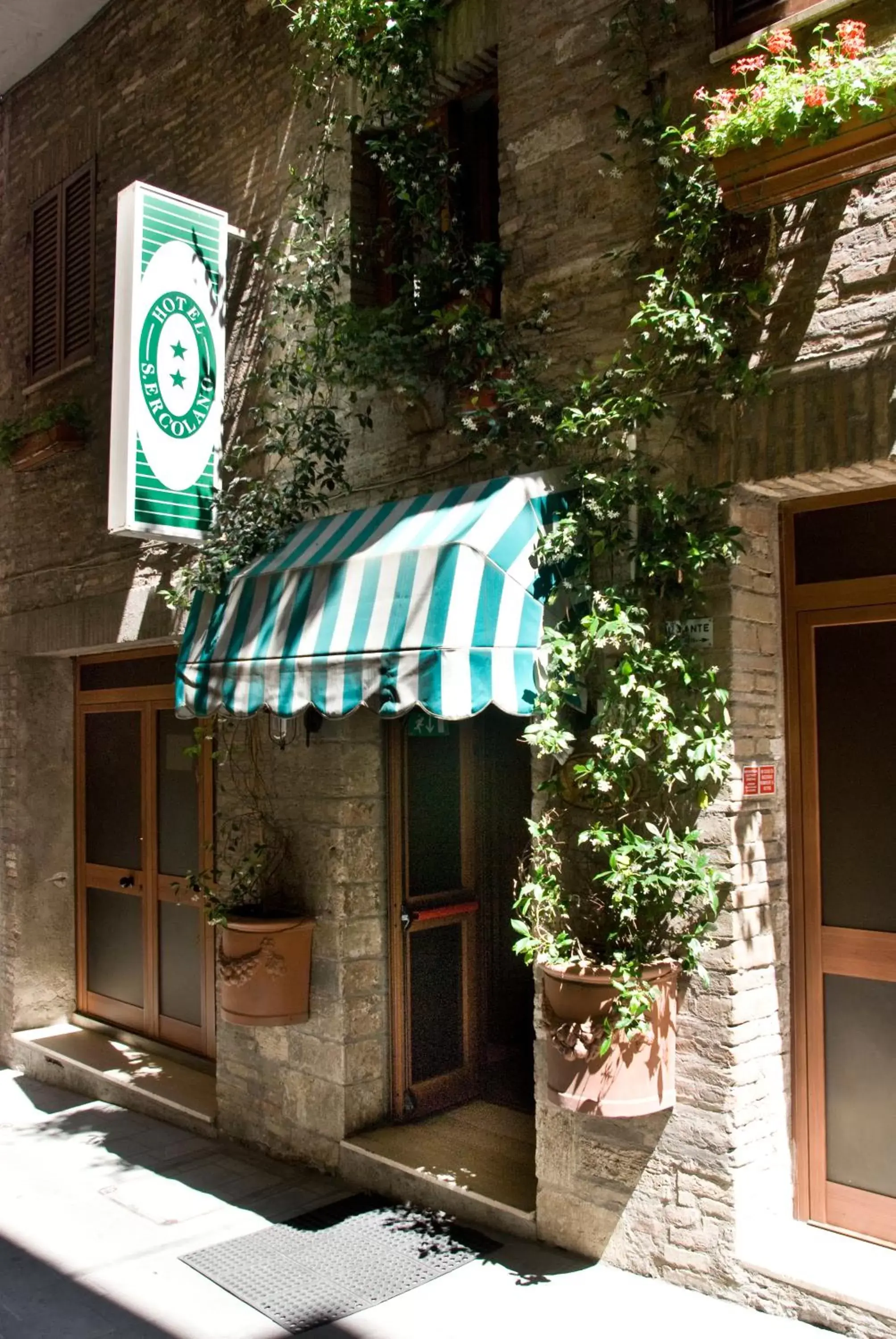 Facade/entrance in Hotel S. Ercolano