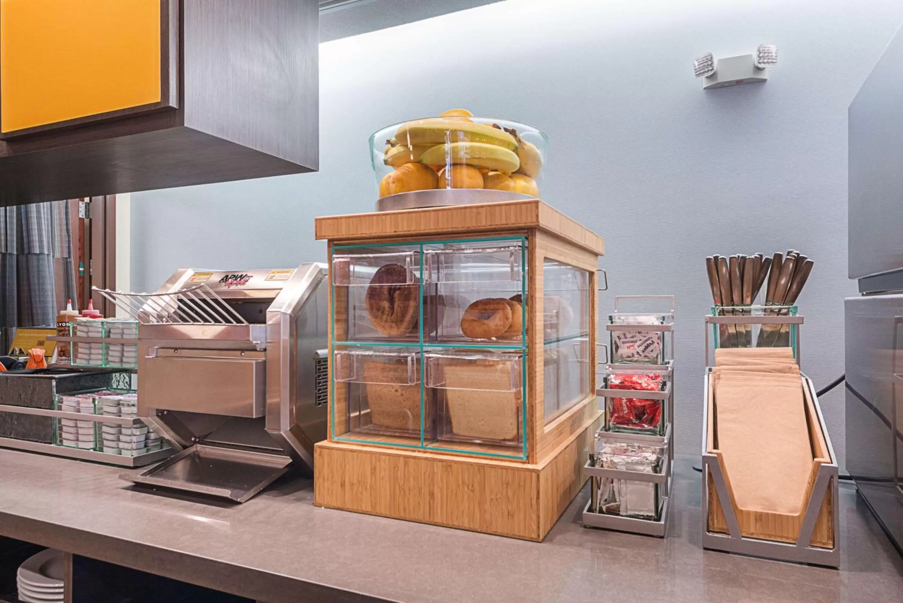 Dining area in Home2 Suites By Hilton Oklahoma City Yukon