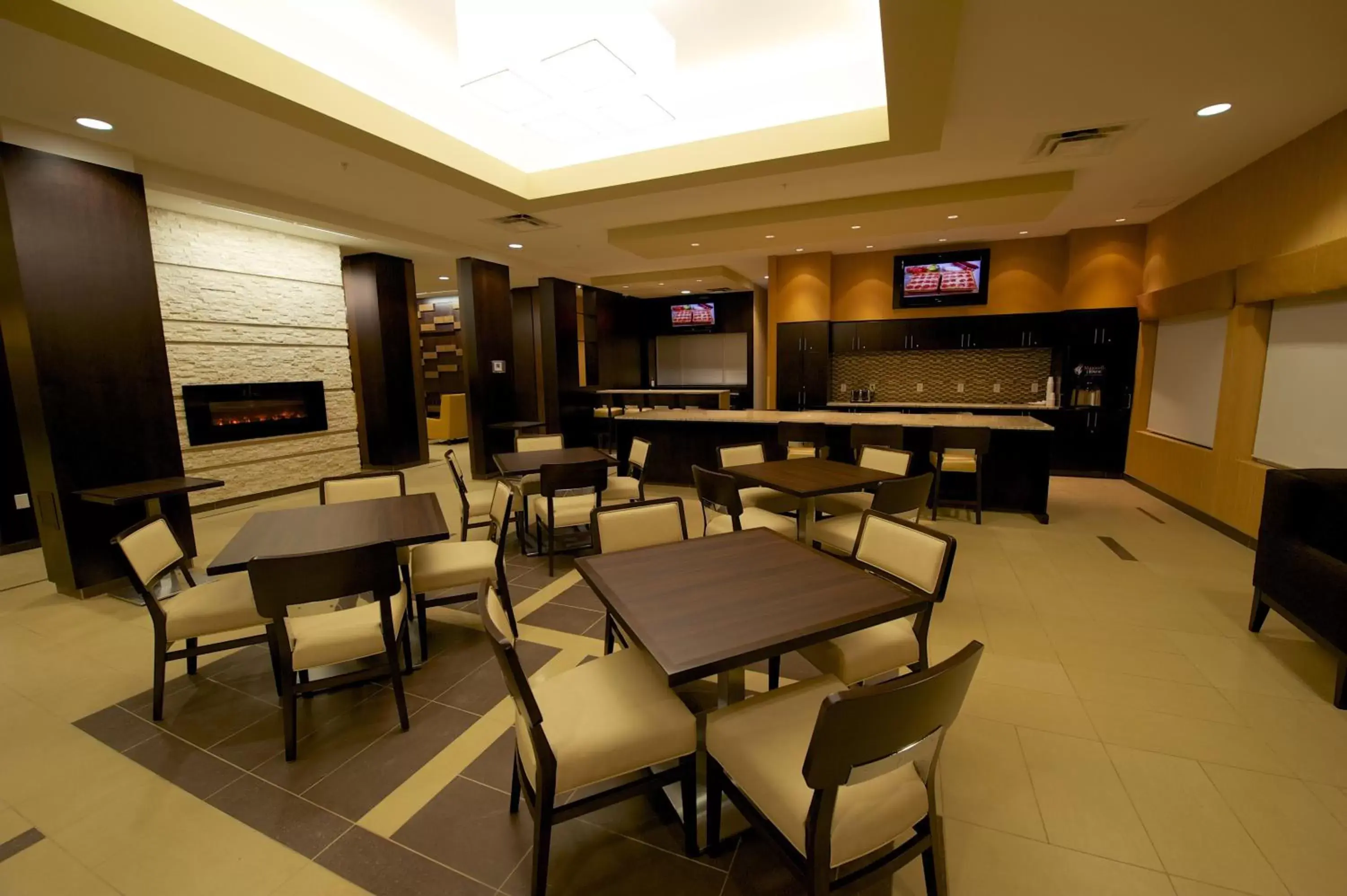 Lounge or bar in Days Inn & Suites by Wyndham Winnipeg Airport Manitoba Lounge or bar in Days Inn & Suites by Wyndham Winnipeg Airport Manitoba