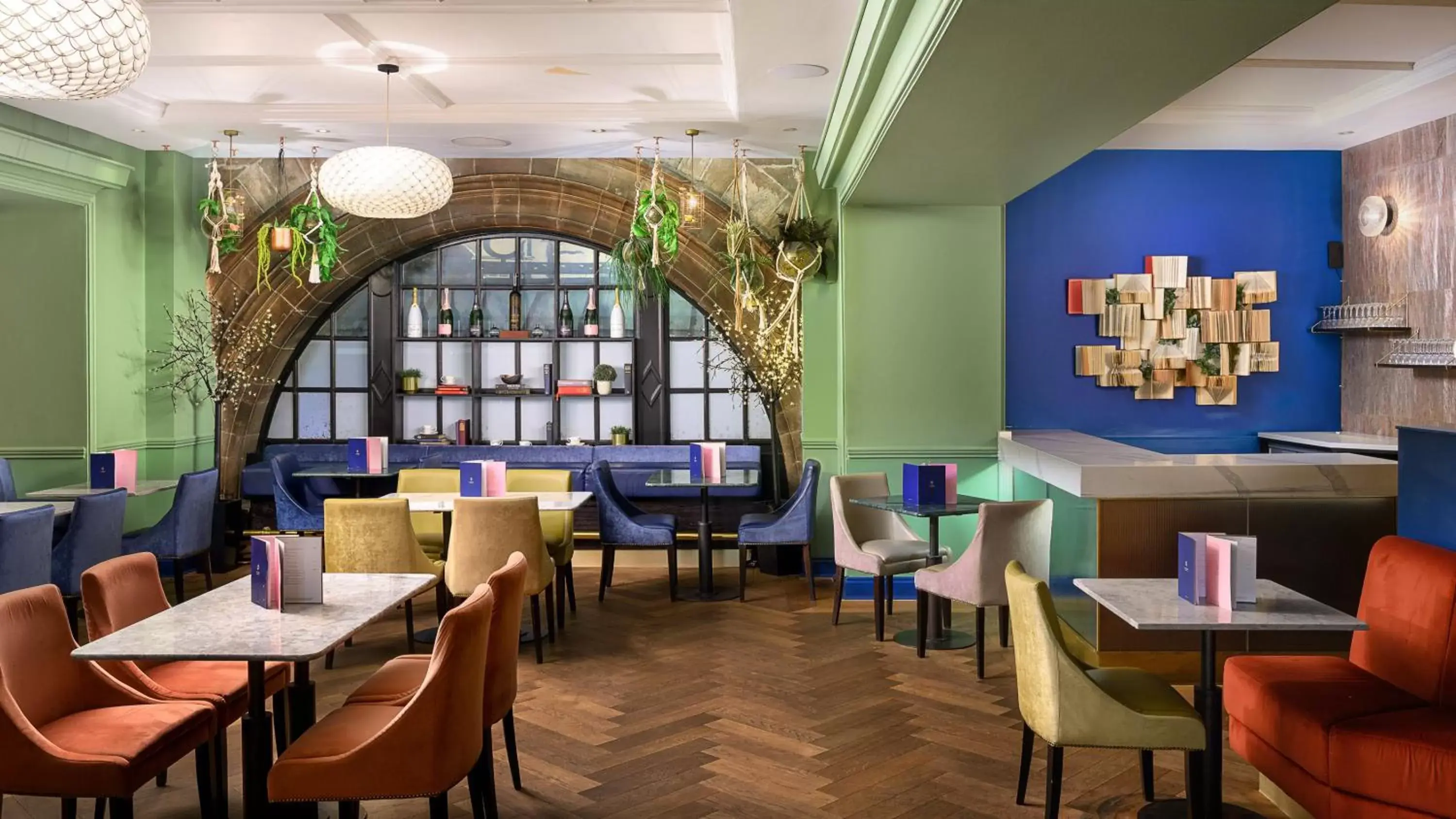 Lounge or bar, Restaurant/Places to Eat in voco Grand Central - Glasgow, an IHG Hotel