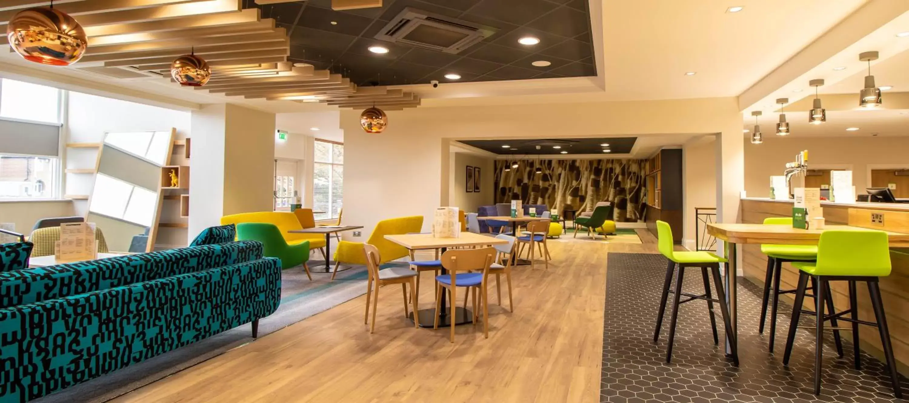 Lounge or bar, Restaurant/Places to Eat in Holiday Inn - Leicester - Wigston, an IHG Hotel
