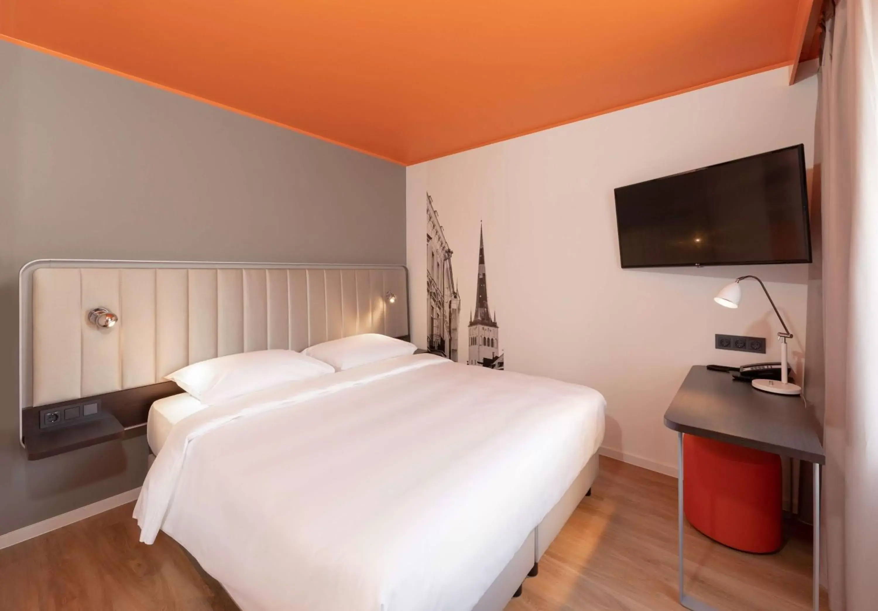 Photo of the whole room, Bed in Park Inn by Radisson Meriton Conference & Spa Hotel Tallinn