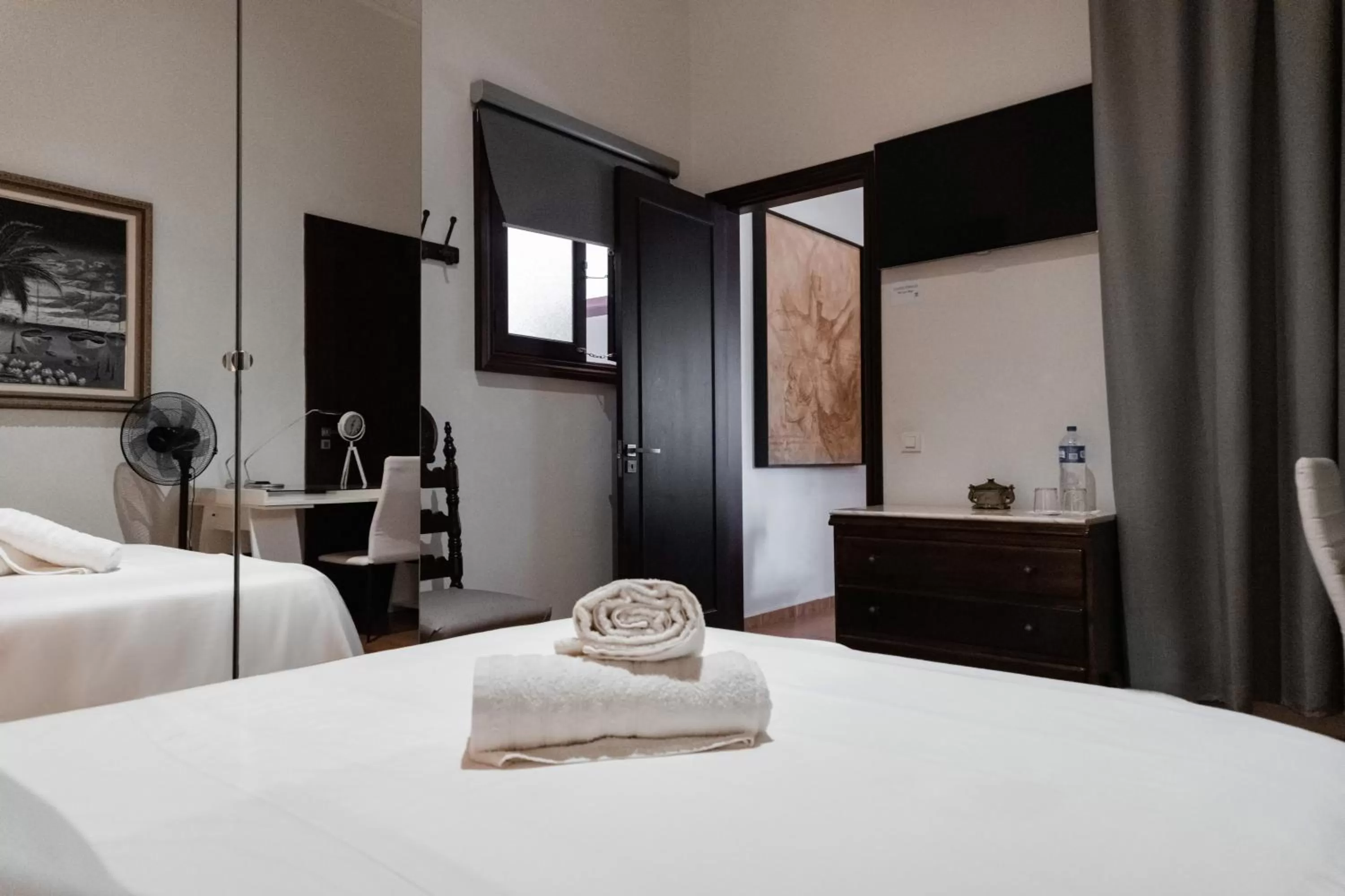 Bedroom, Bed in Santa Ana Suite & Rooms