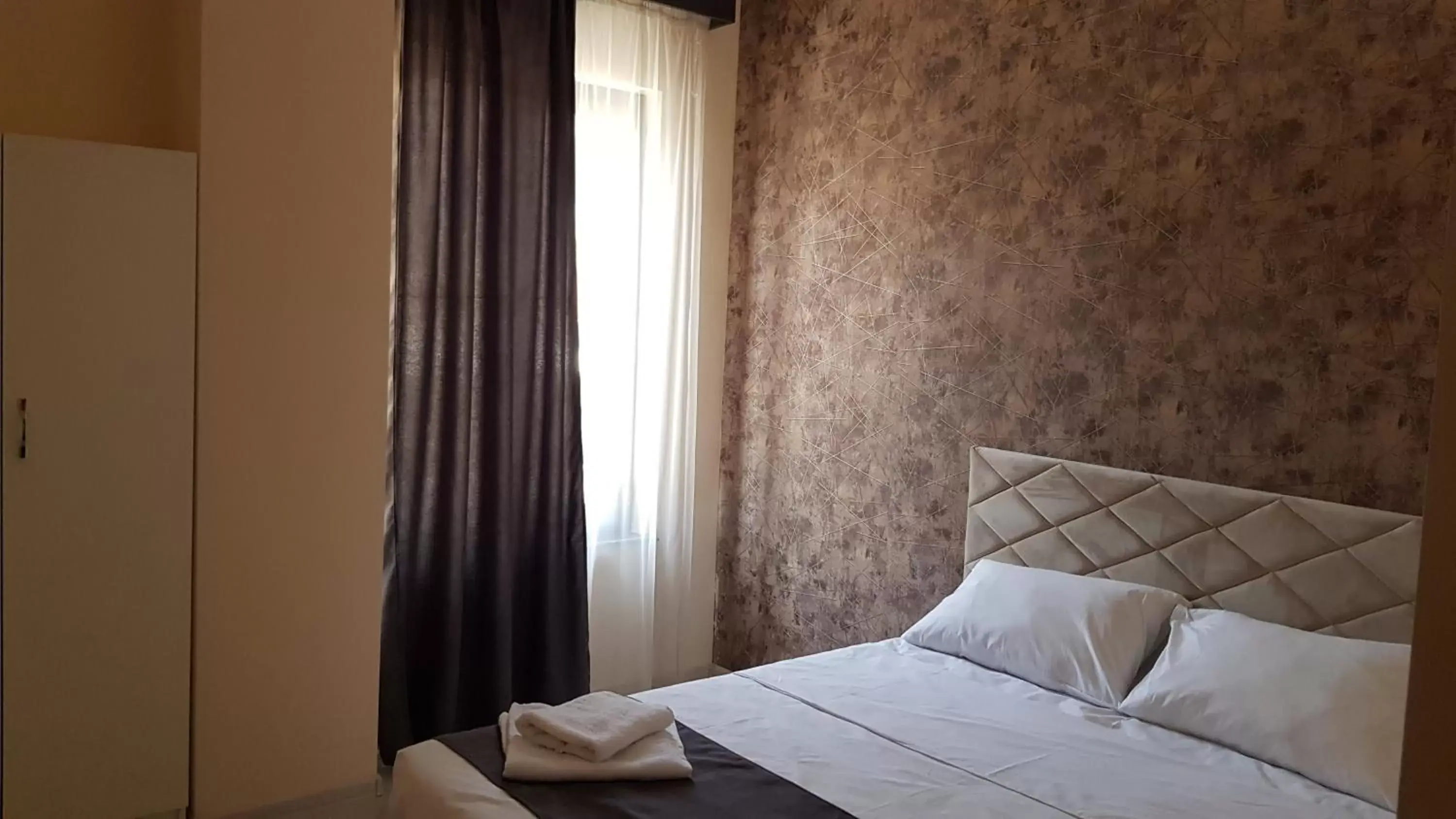 Deluxe Double Room in RP HOTEL (NEW) Deluxe Double Room in RP HOTEL (NEW)