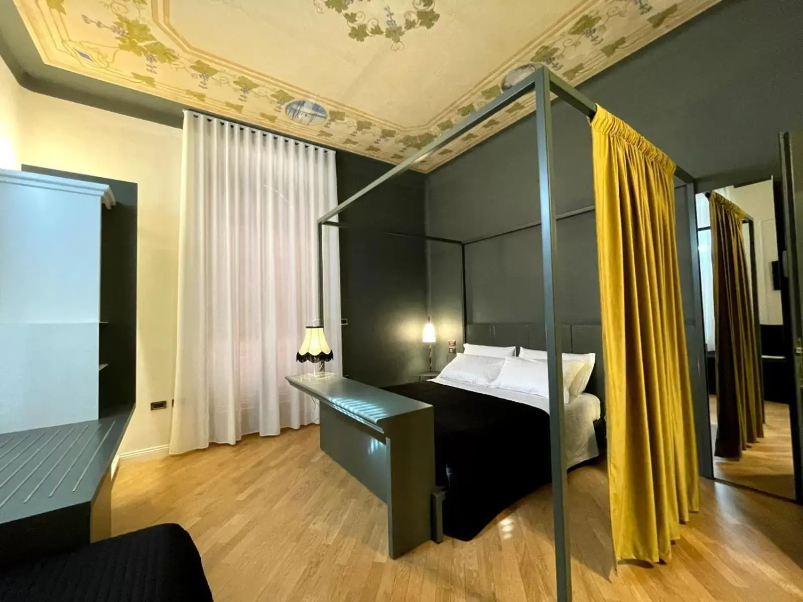 Bed in Villa Raffaello Park Hotel