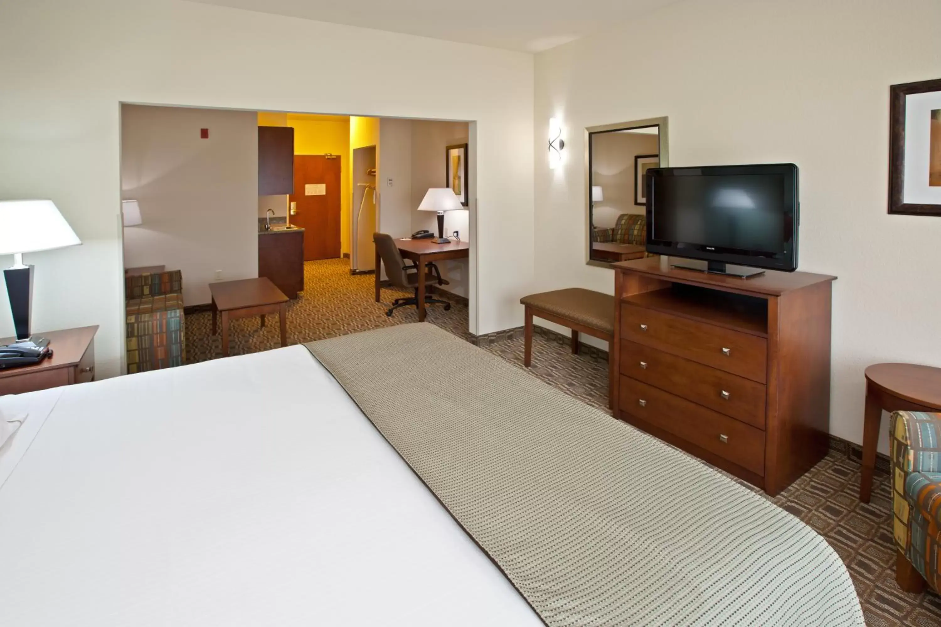 Photo of the whole room, TV/Entertainment Center in Holiday Inn Express & Suites Ripley, an IHG Hotel