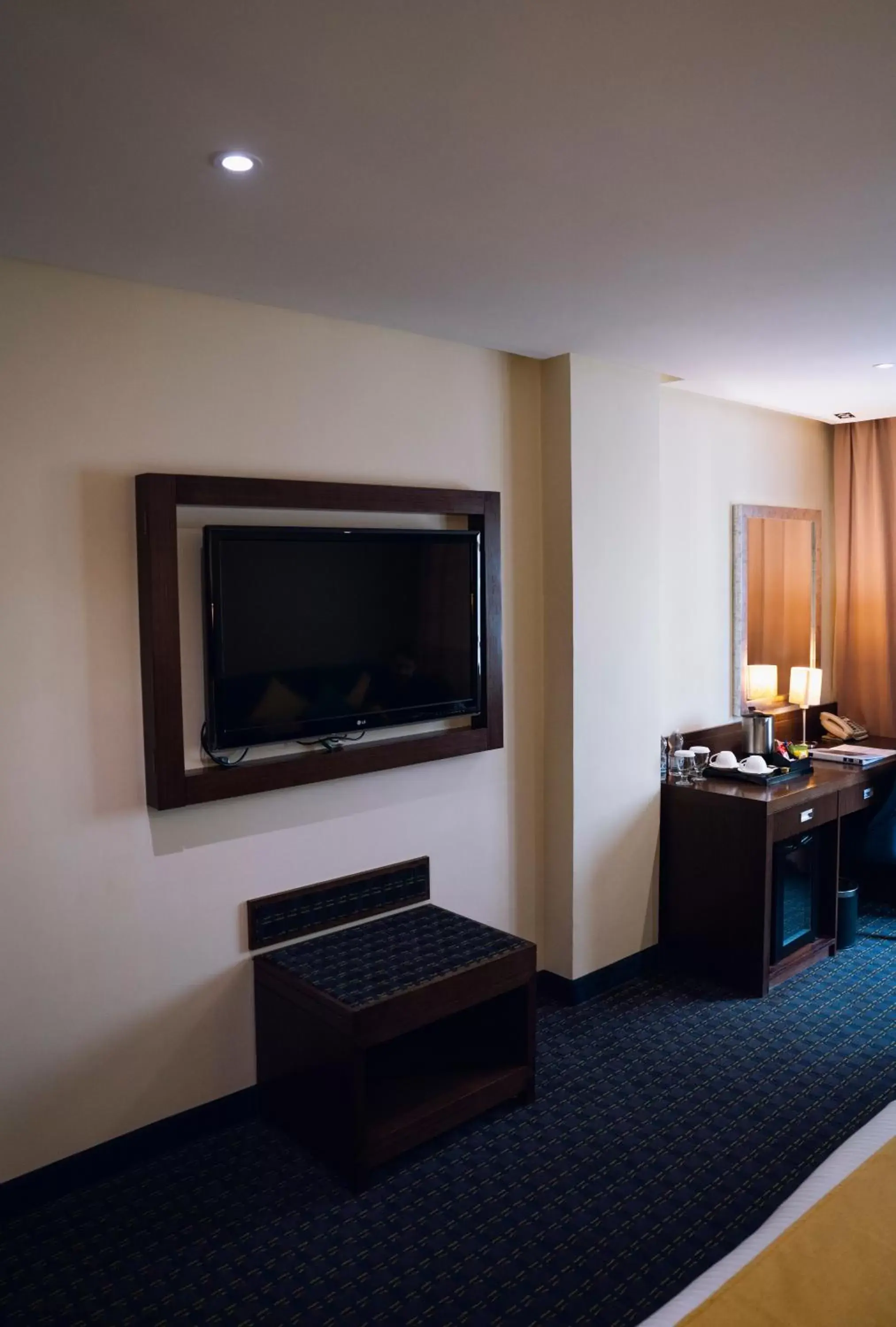 TV and multimedia, TV/Entertainment Center in Best Western Premier Muscat