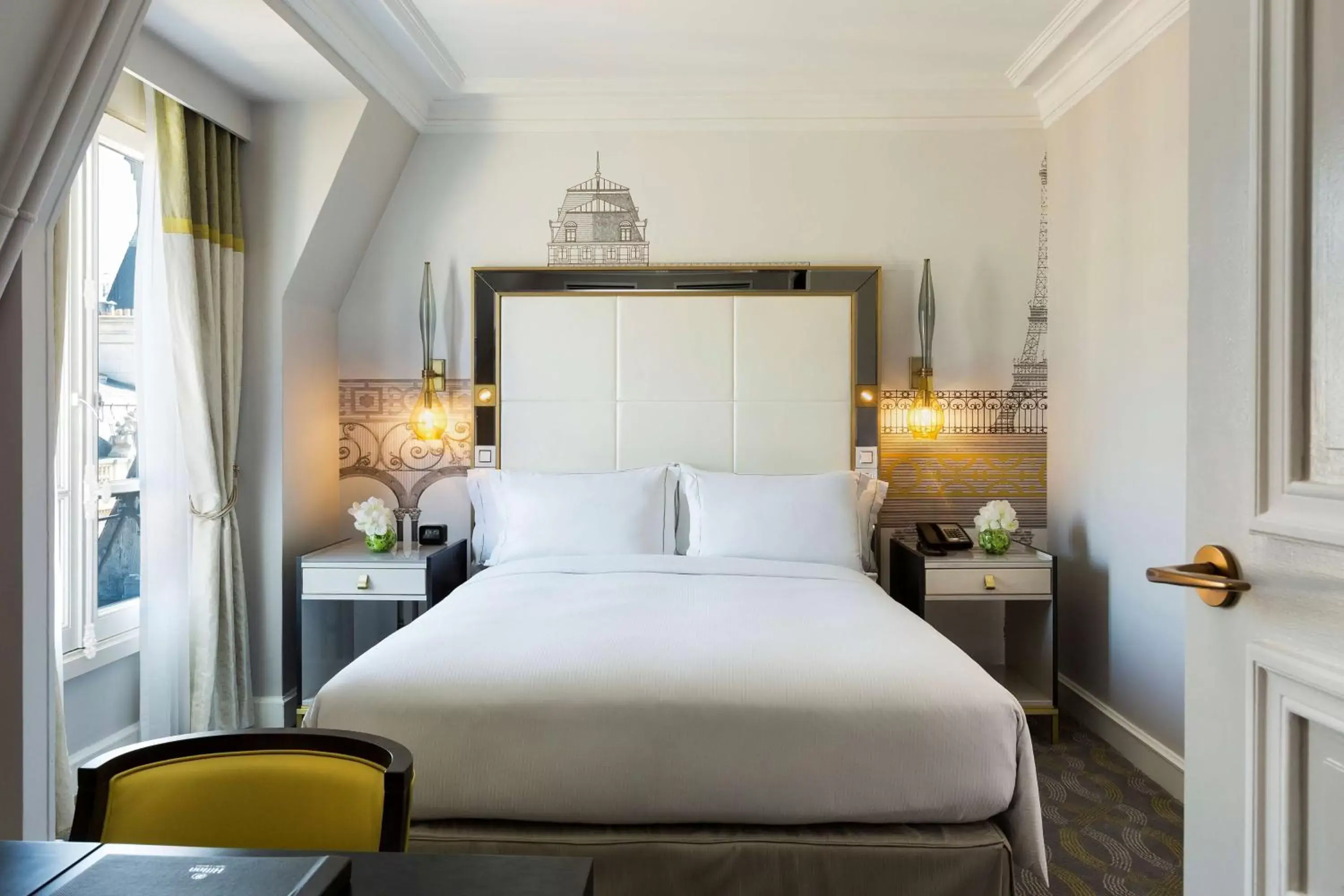 Bed in Hilton Paris Opera