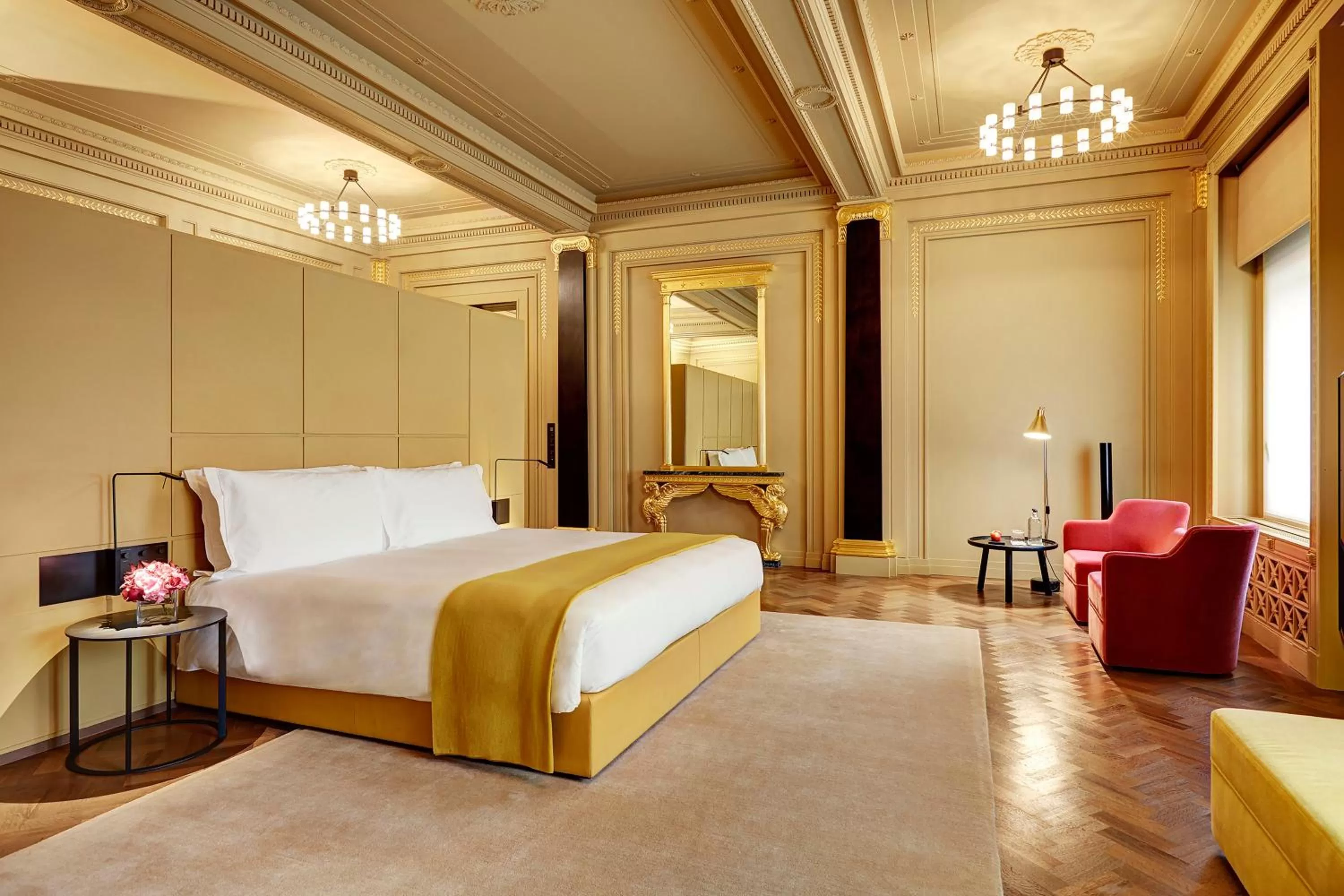 Photo of the whole room, Bed in Hotel Cafe Royal