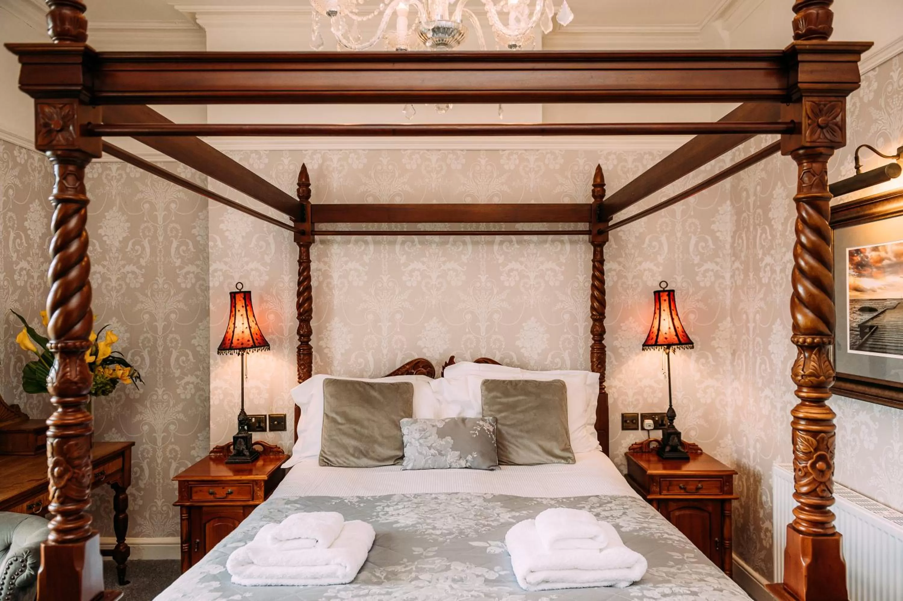 Bed in The Queens Hotel