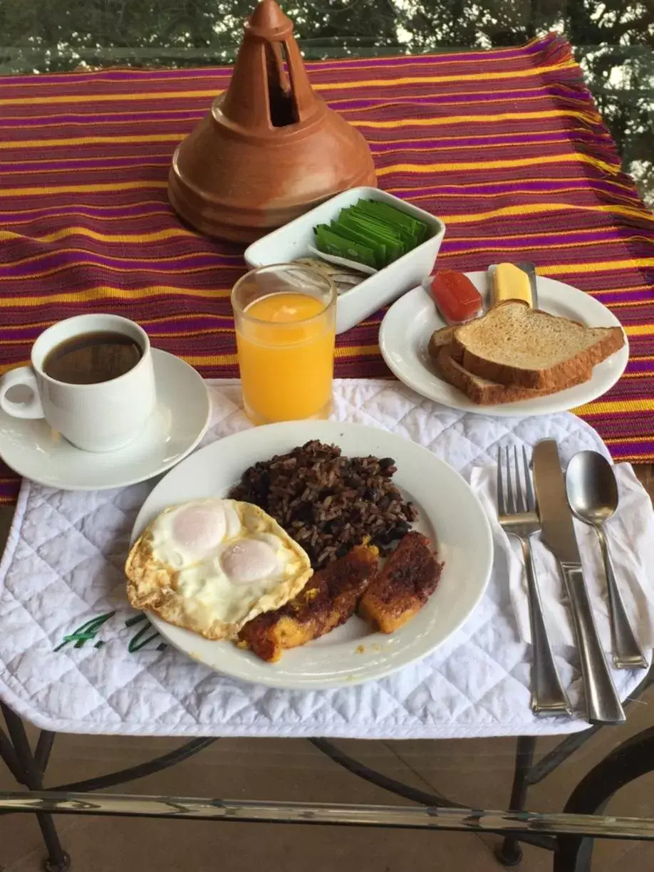 Meals in Airport Rio Segundo Studio