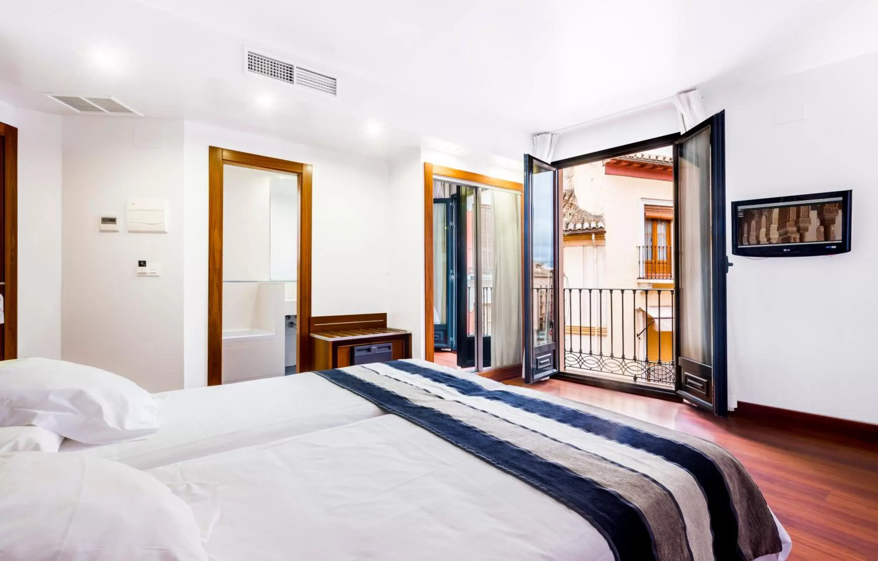 Bedroom in Monjas del Carmen Hotel