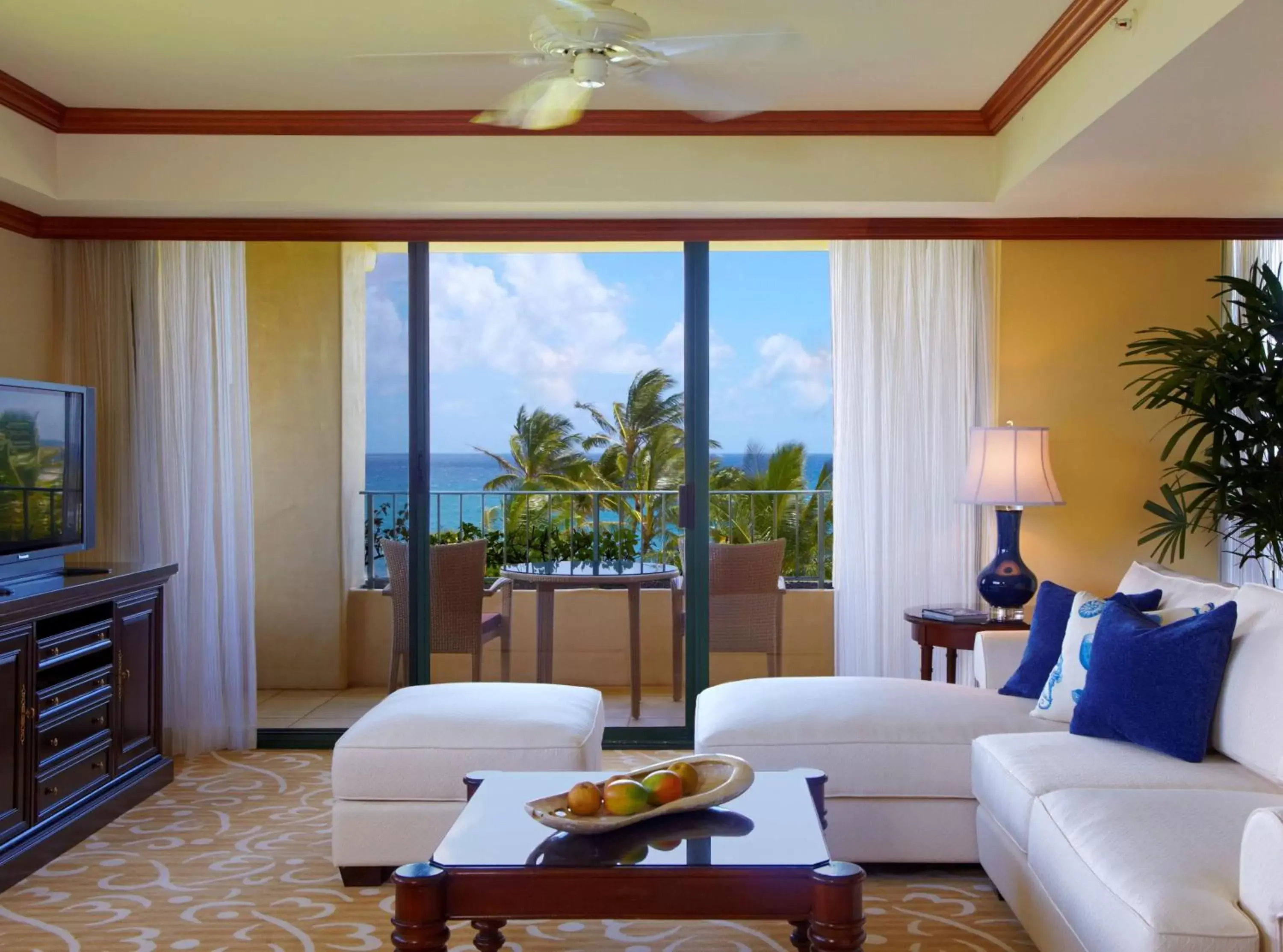 Photo of the whole room, Seating Area in Grand Hyatt Kauai Resort & Spa