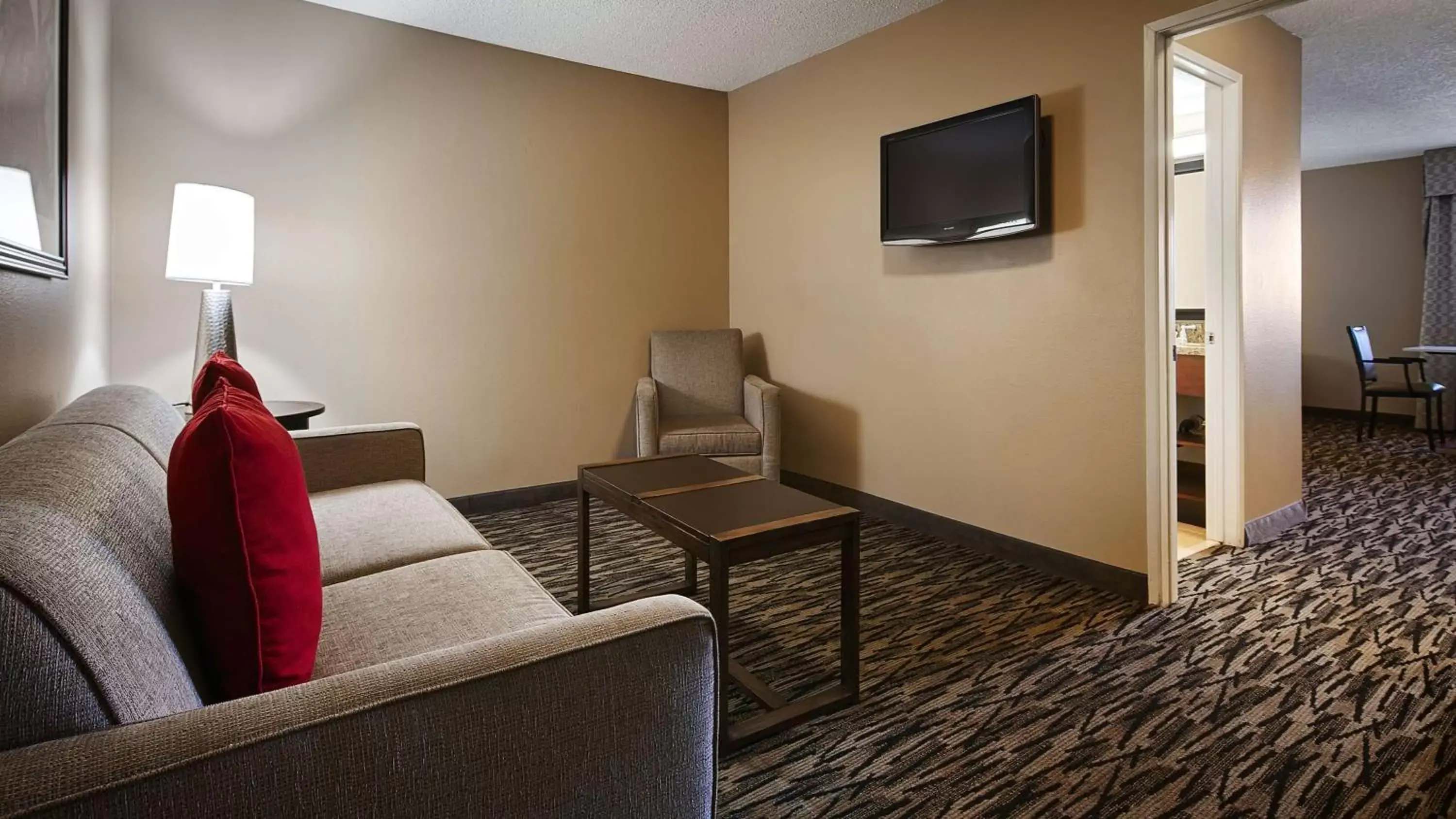 Photo of the whole room, Seating Area in Best Western Los Alamitos Inn & Suites