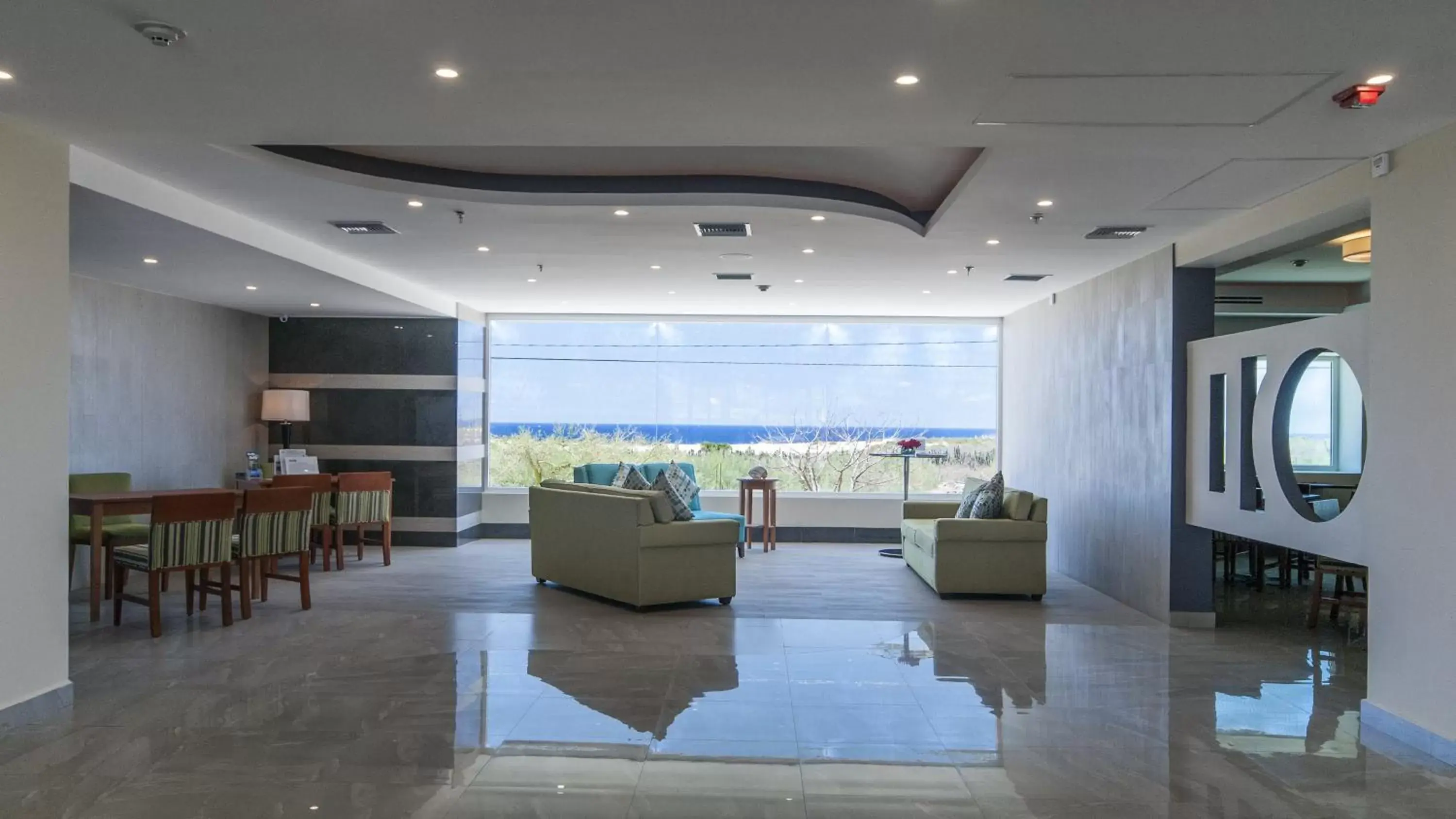 Lobby or reception in Holiday Inn Express Cabo San Lucas, an IHG Hotel