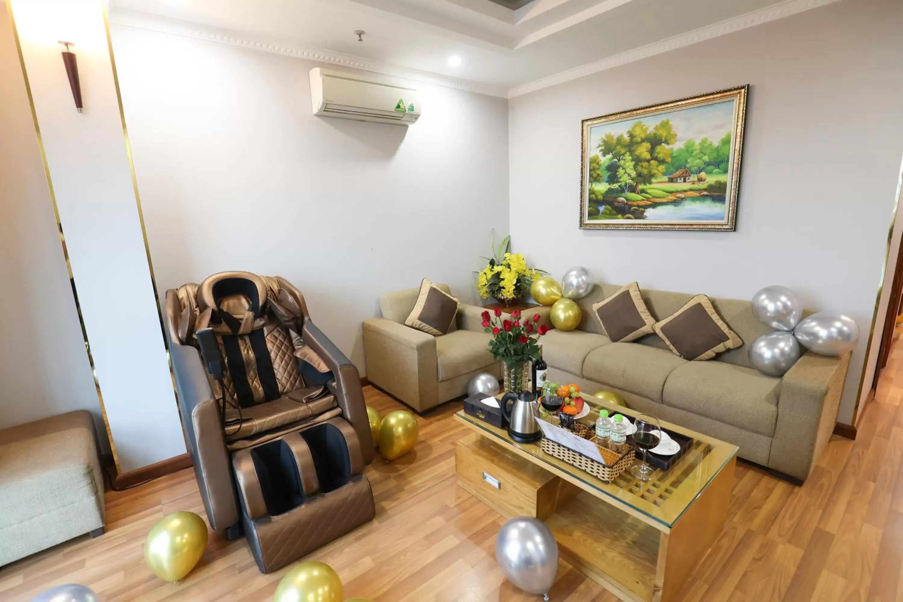 Living room, Seating Area in Gallant Hotel