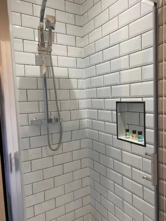 Shower, Bathroom in Seaview B&B
