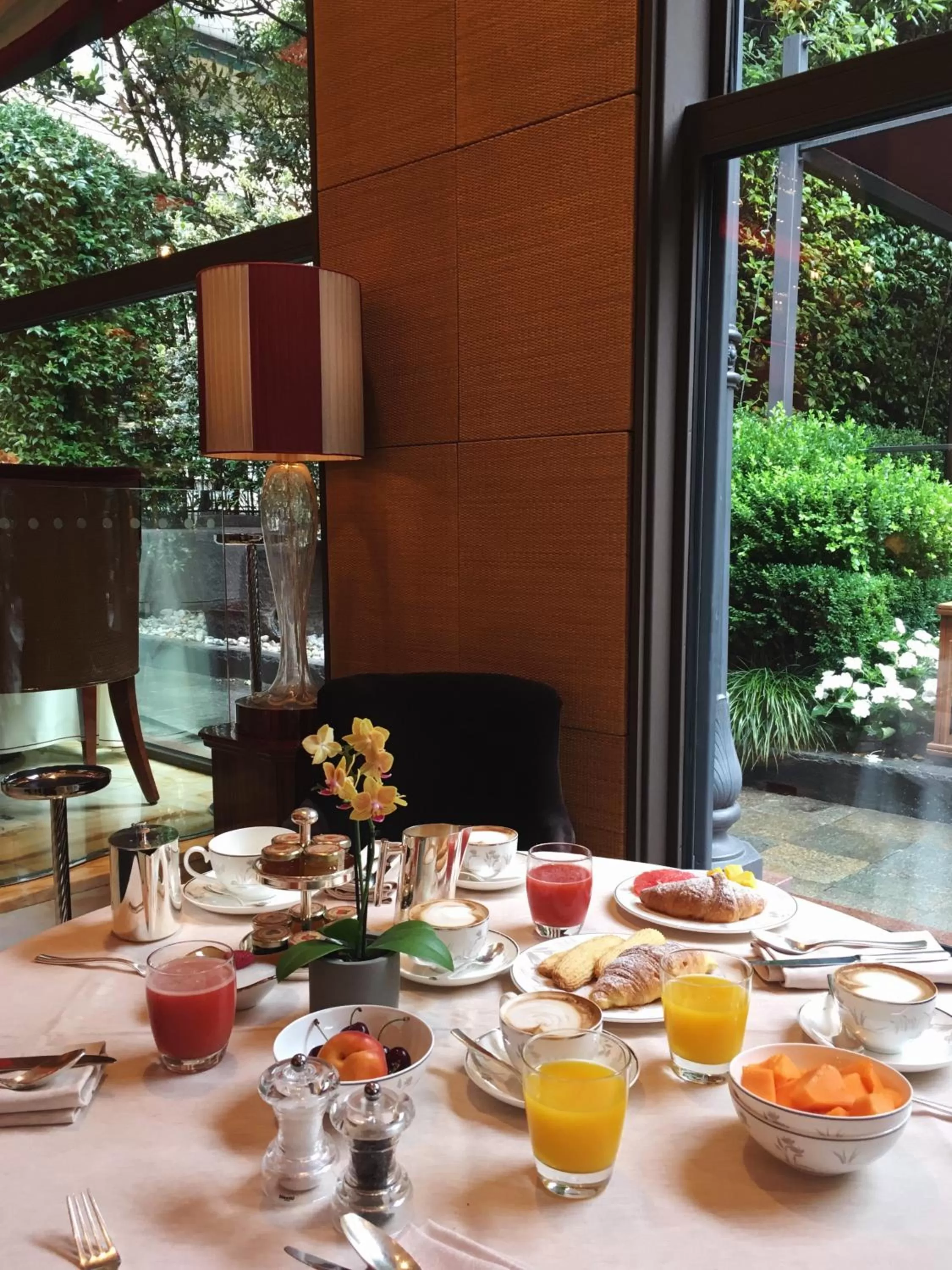 Breakfast in Hotel Principe Di Savoia - Dorchester Collection