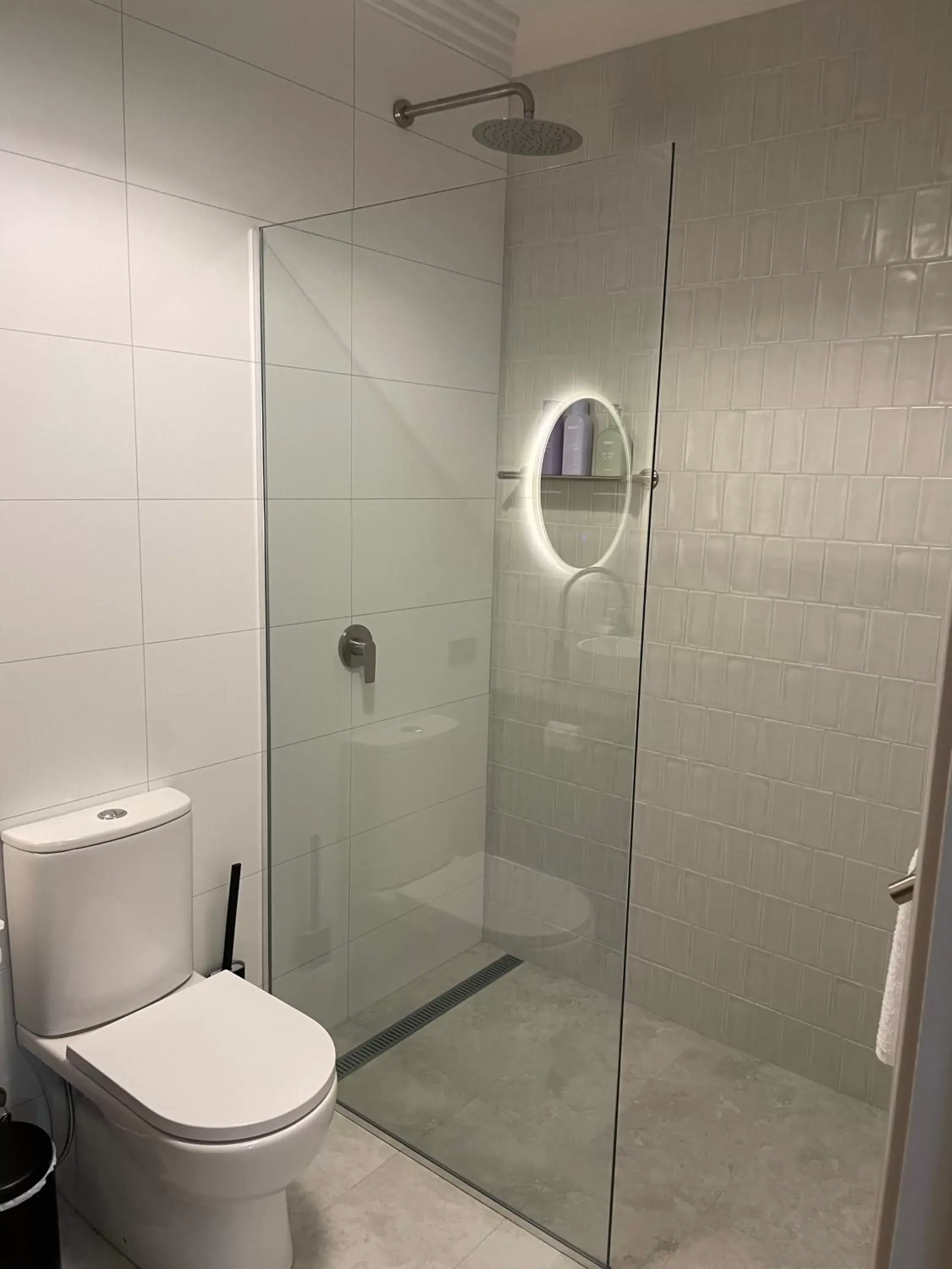 Shower, Bathroom in Oxford on Otho