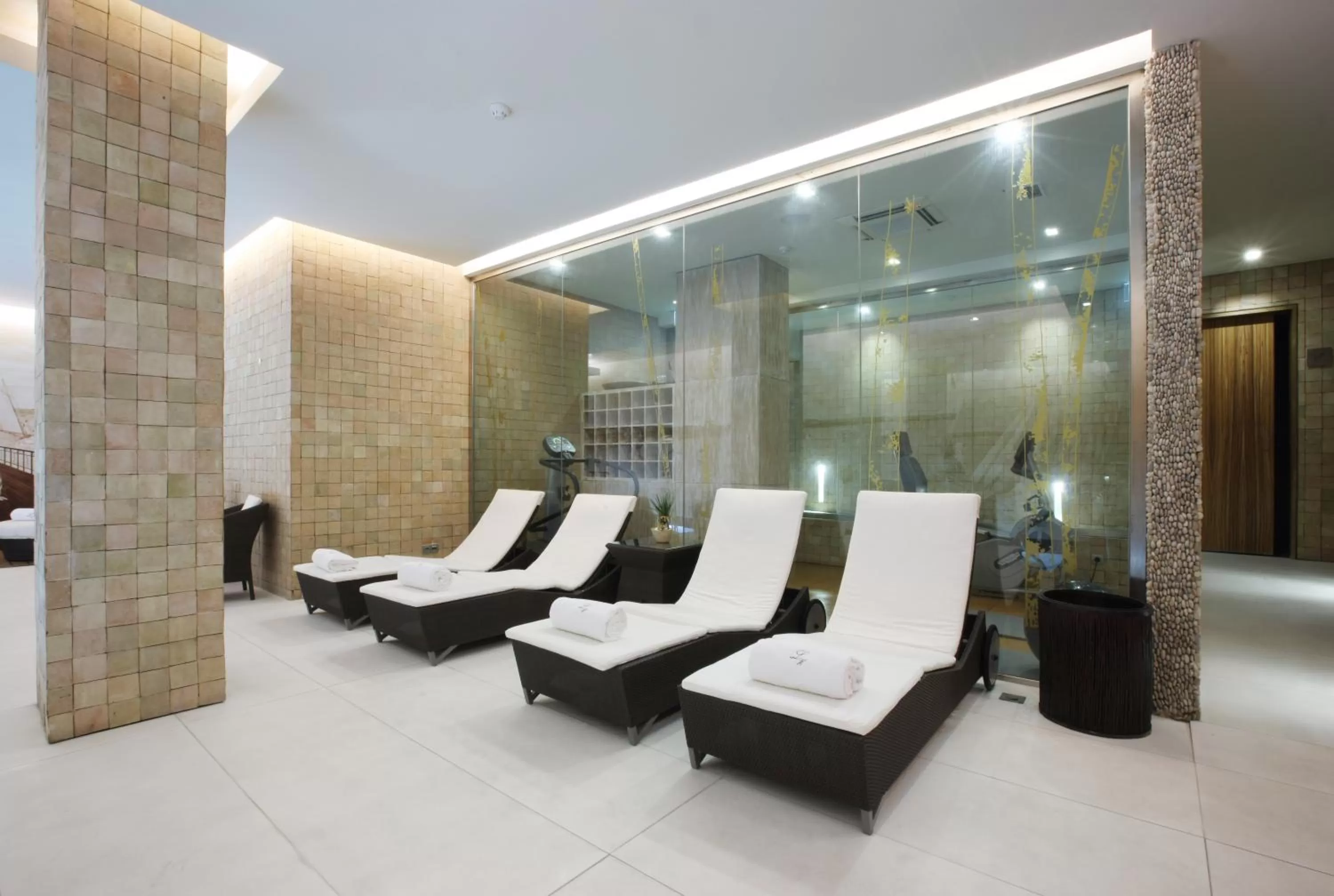 Swimming pool in Heritage Avenida Liberdade - Lisbon Heritage Collection - Avenida