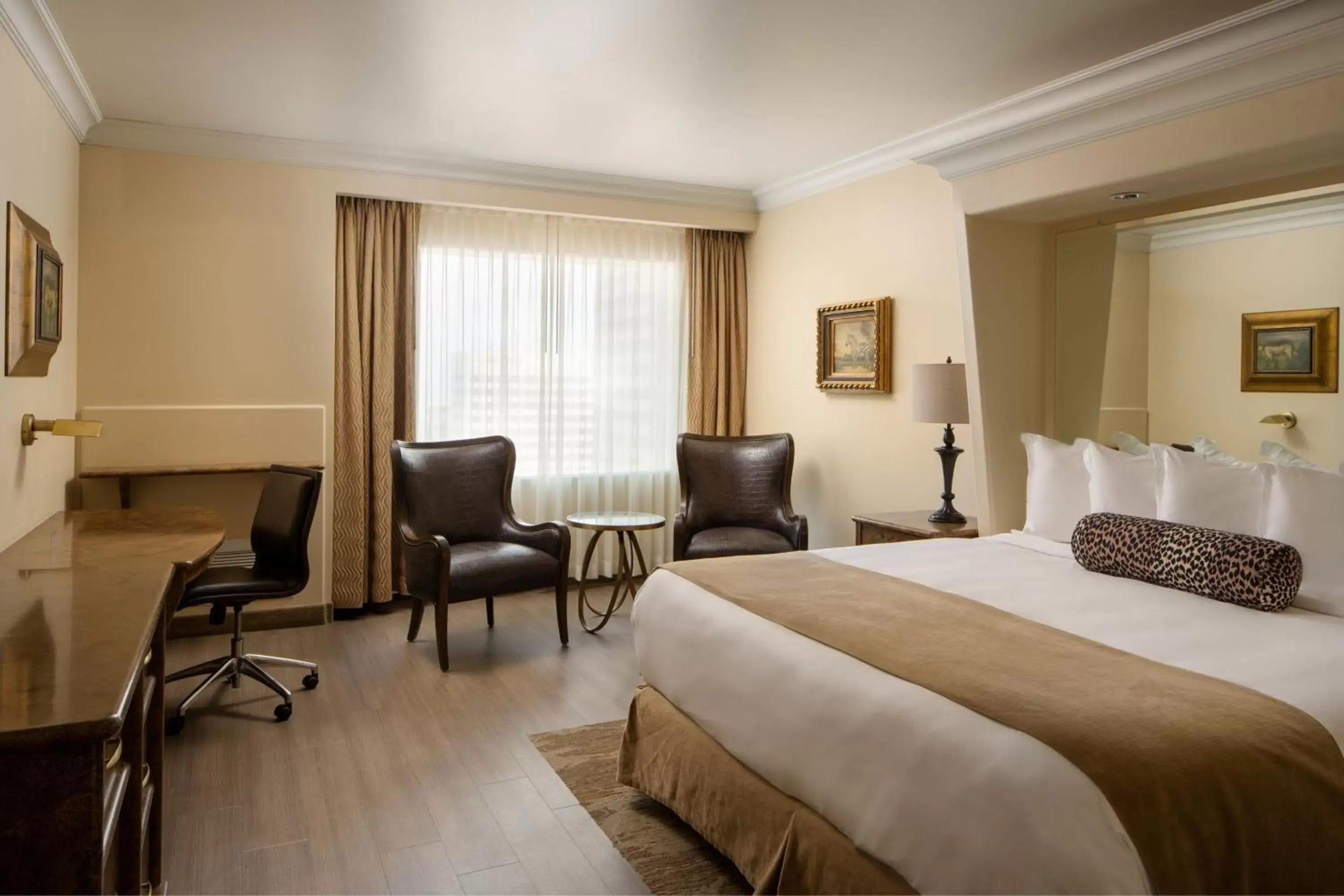 Photo of the whole room, Bed in The Davenport Tower, Autograph Collection Photo of the whole room, Bed in The Davenport Tower, Autograph Collection