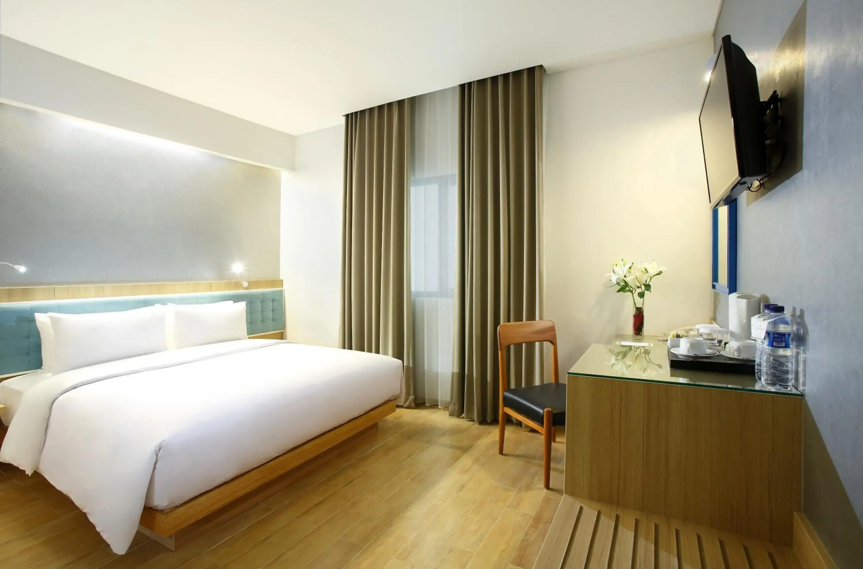 Bedroom, Bed in Hotel Santika Kelapa Gading