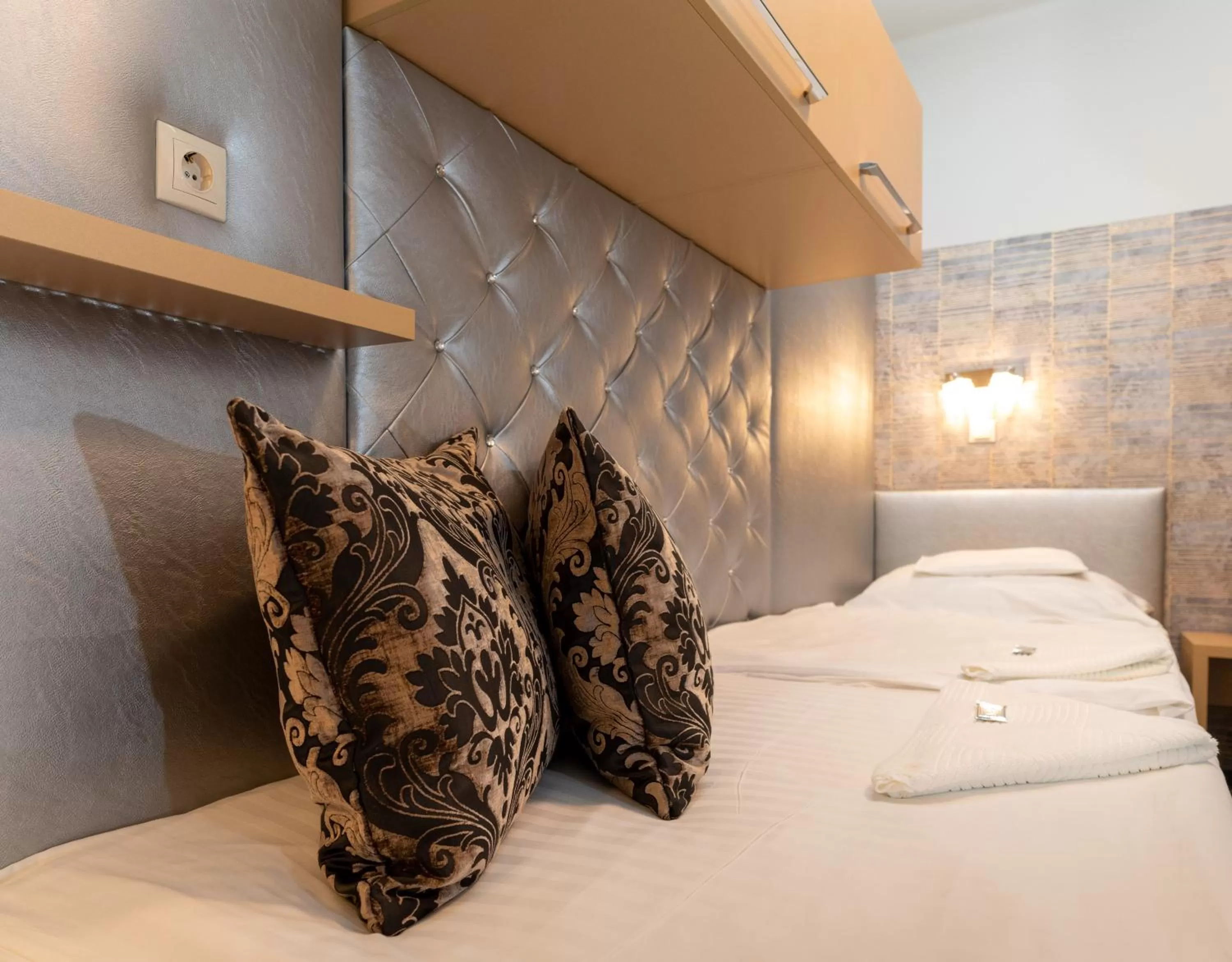 Photo of the whole room, Bed in Teátrum Boutique Hotel