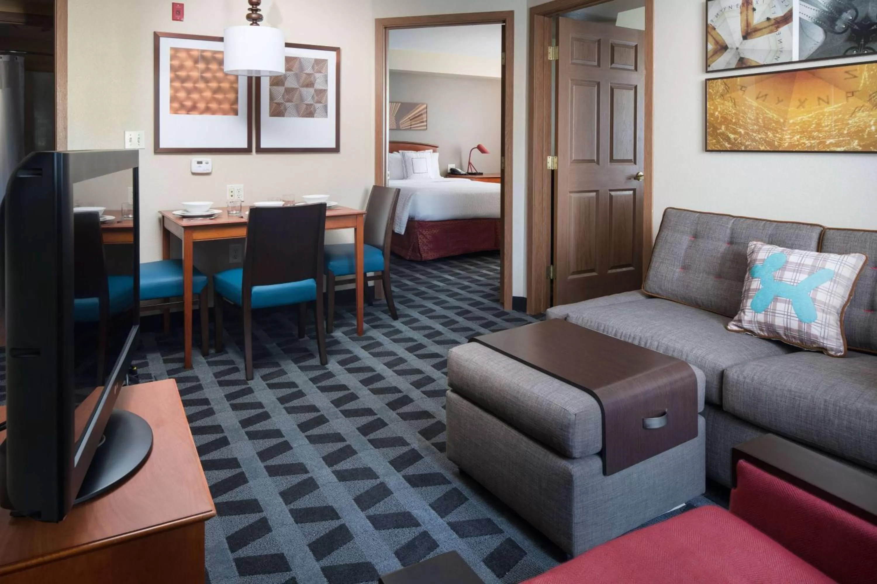 Photo of the whole room, Bed in Sonesta Simply Suites Seattle Renton