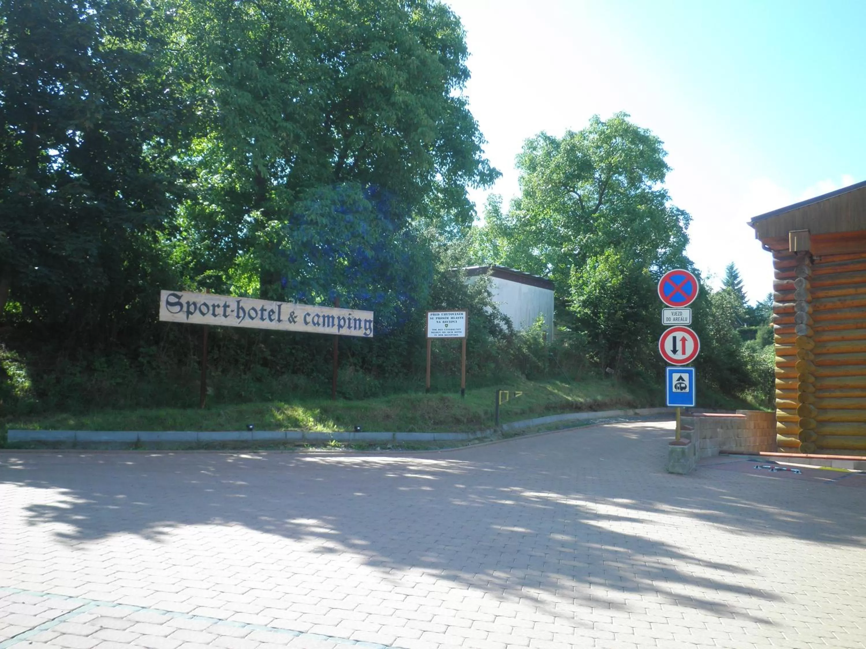 Facade/entrance in Sport-hotel Šibeniční vrch