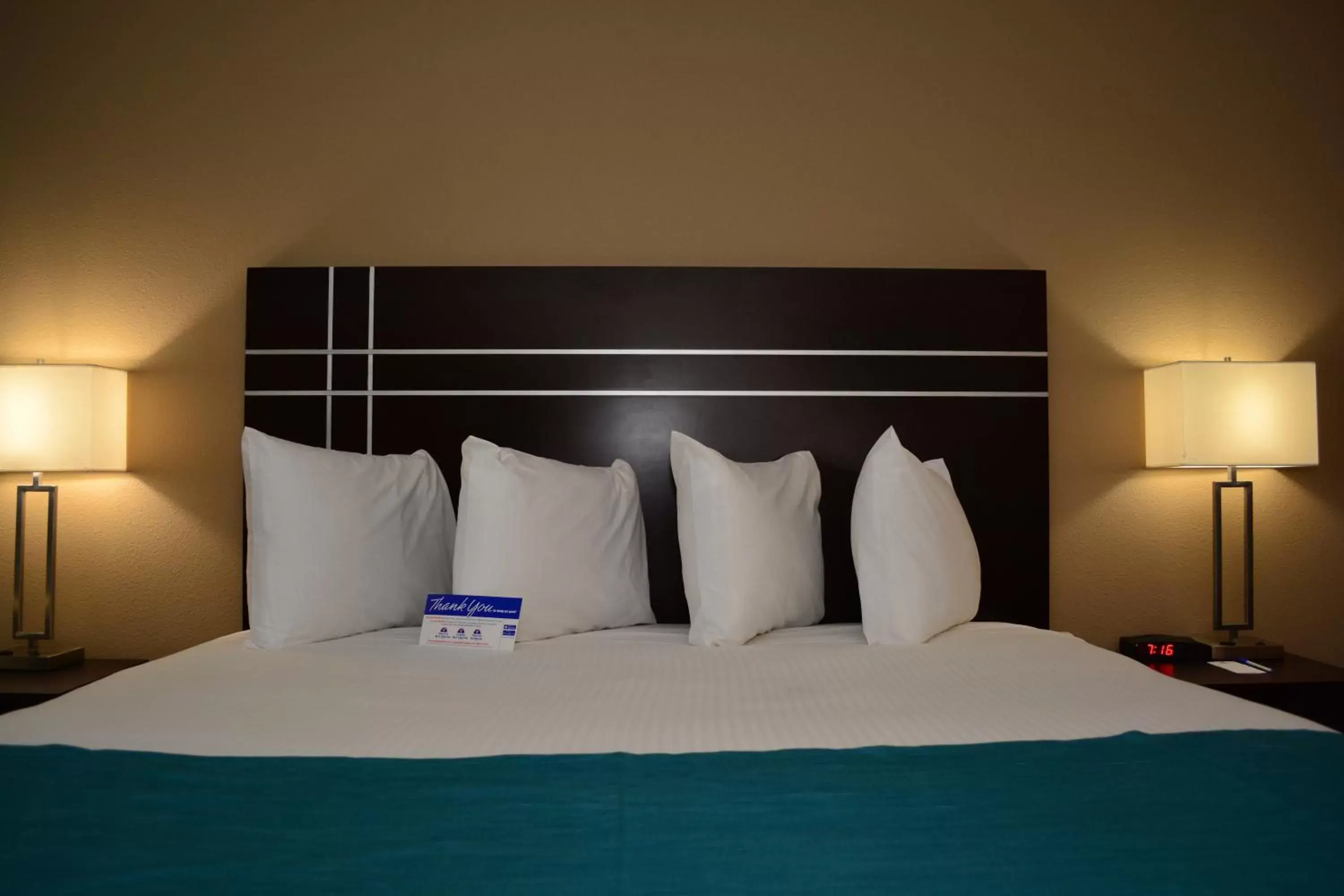 Bed in Americas Best Value Inn Cuero