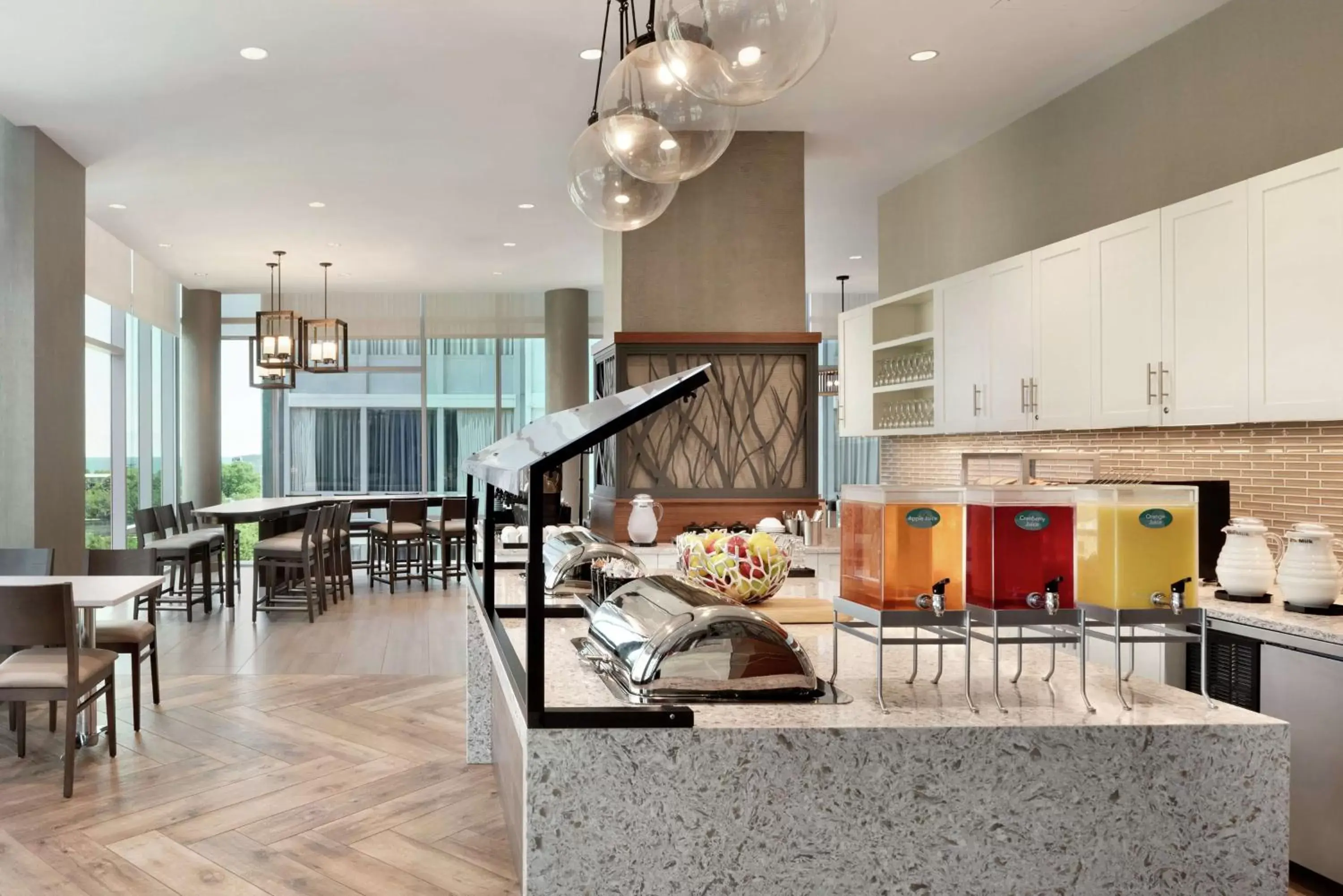 Breakfast, Kitchen/Kitchenette in Homewood Suites By Hilton Chicago Downtown South Loop