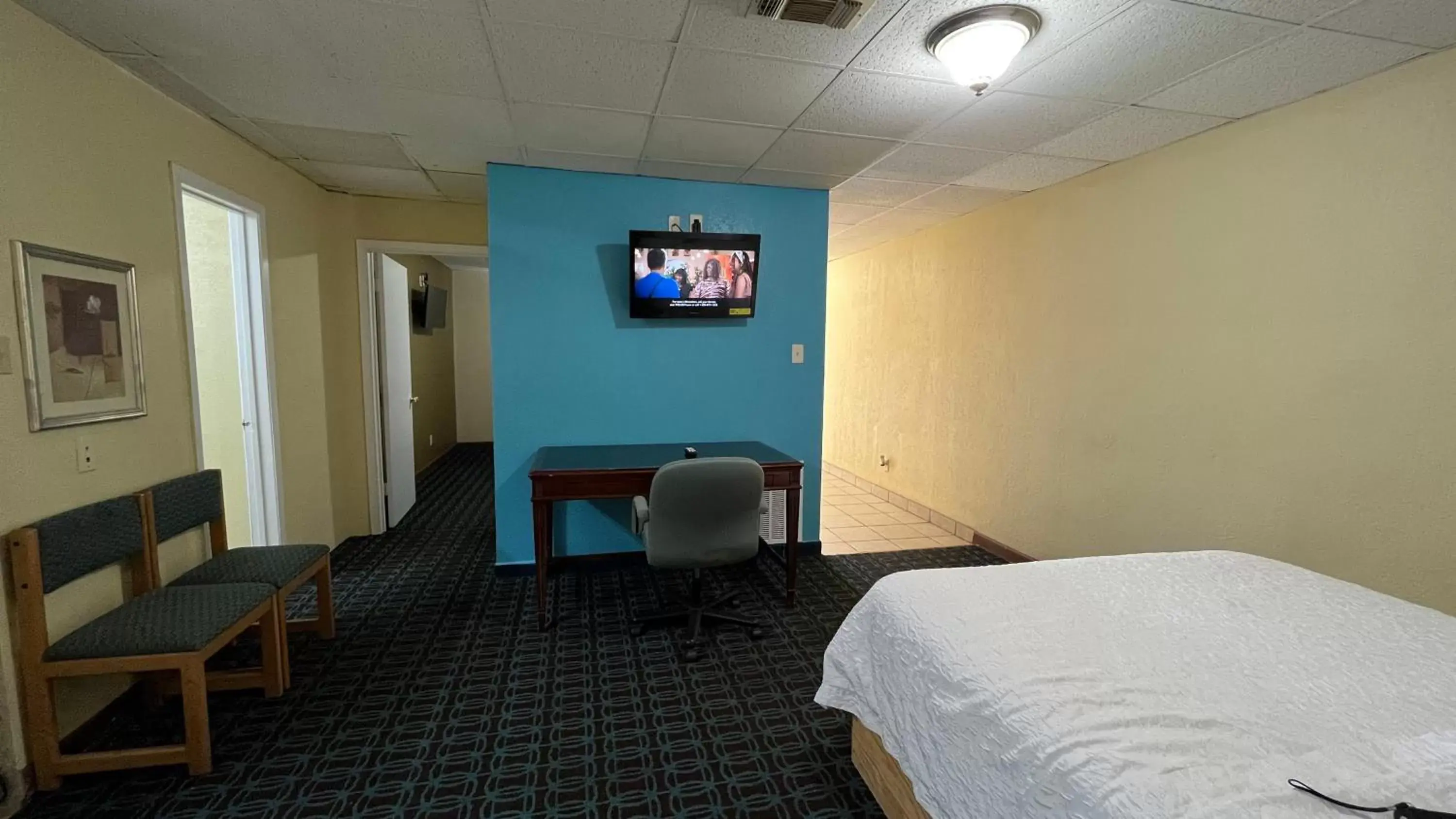 TV/Entertainment Center in Extended Stay Motel - Snyder