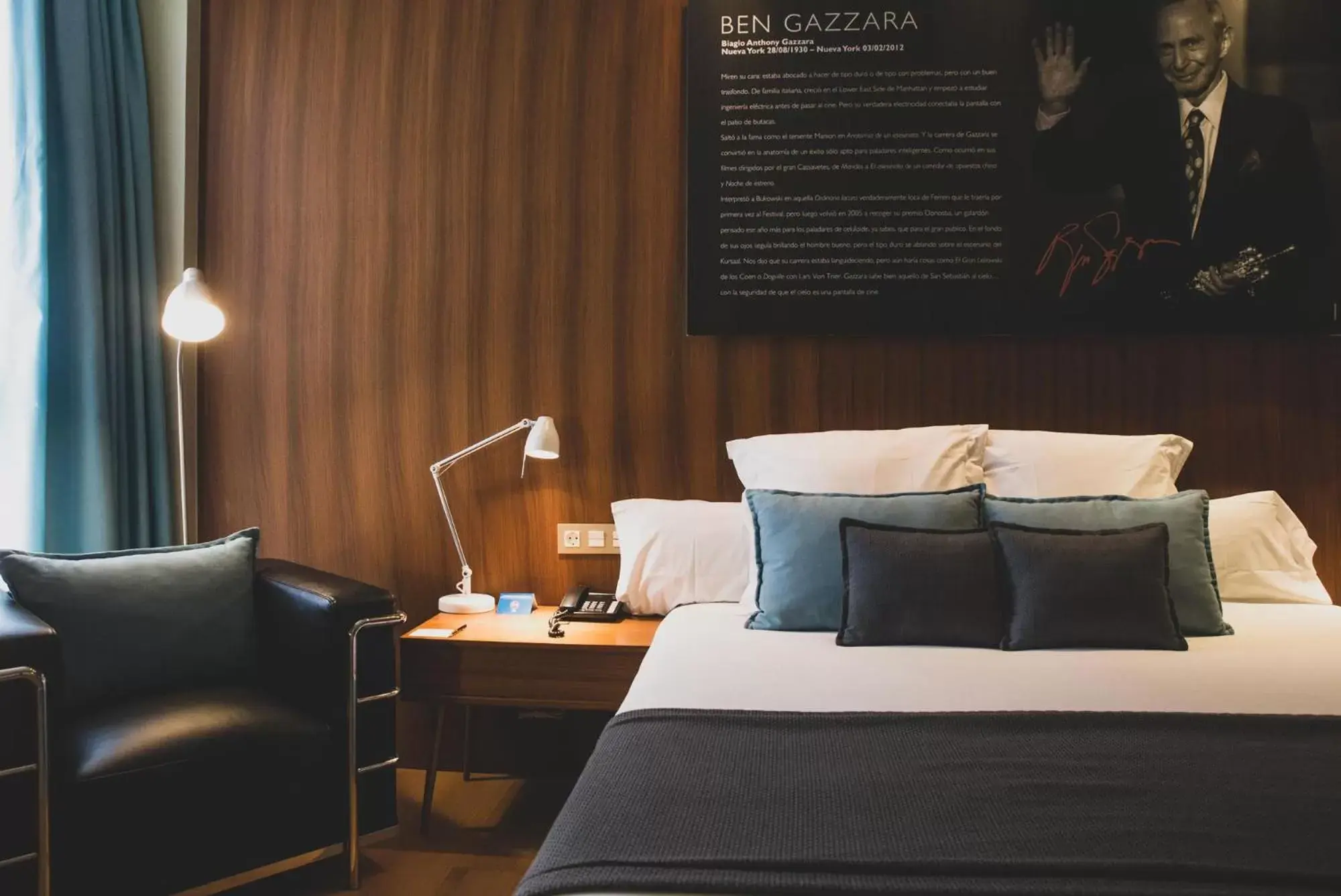 Bed in Hotel Zinema7