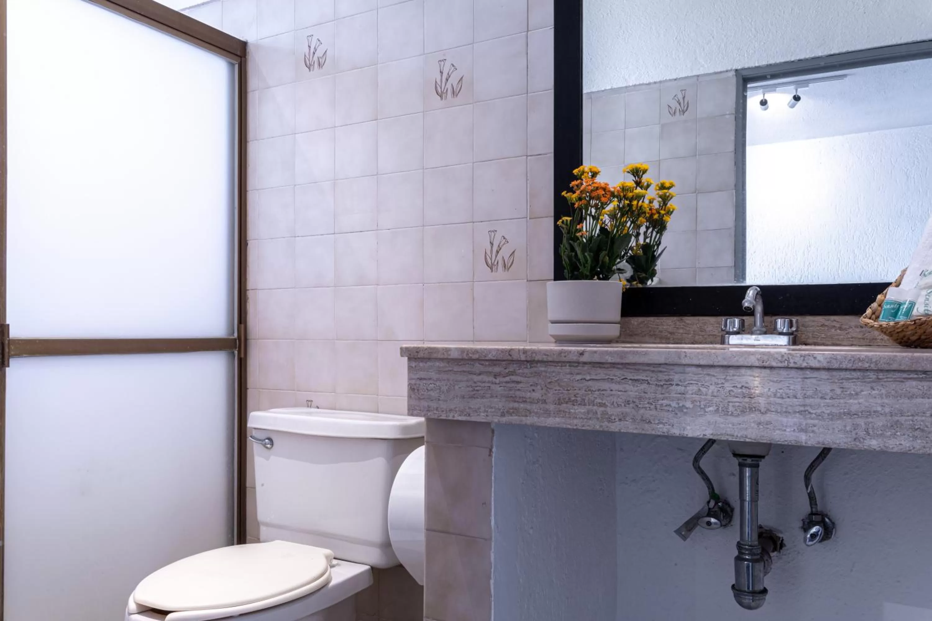 Bathroom in Soy Local Puerto Vallarta