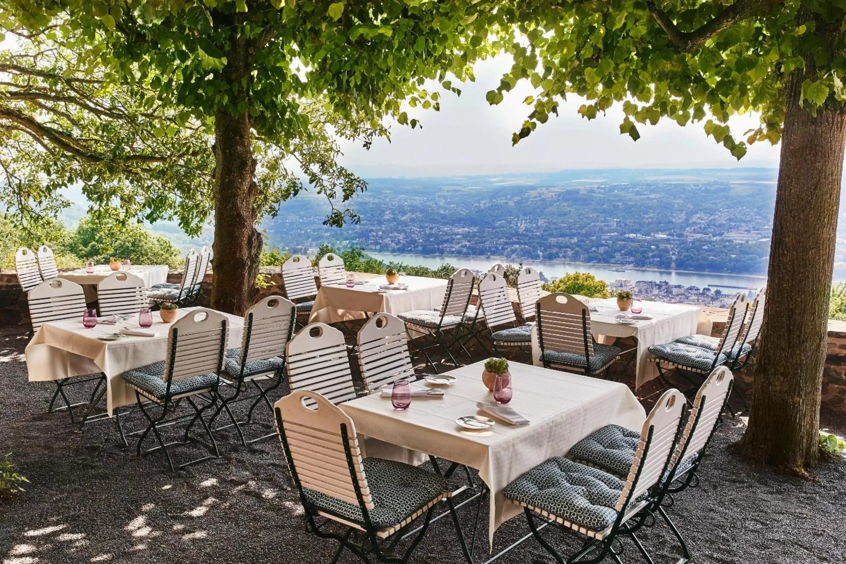 Restaurant/Places to Eat in Steigenberger Grandhotel & Spa Petersberg