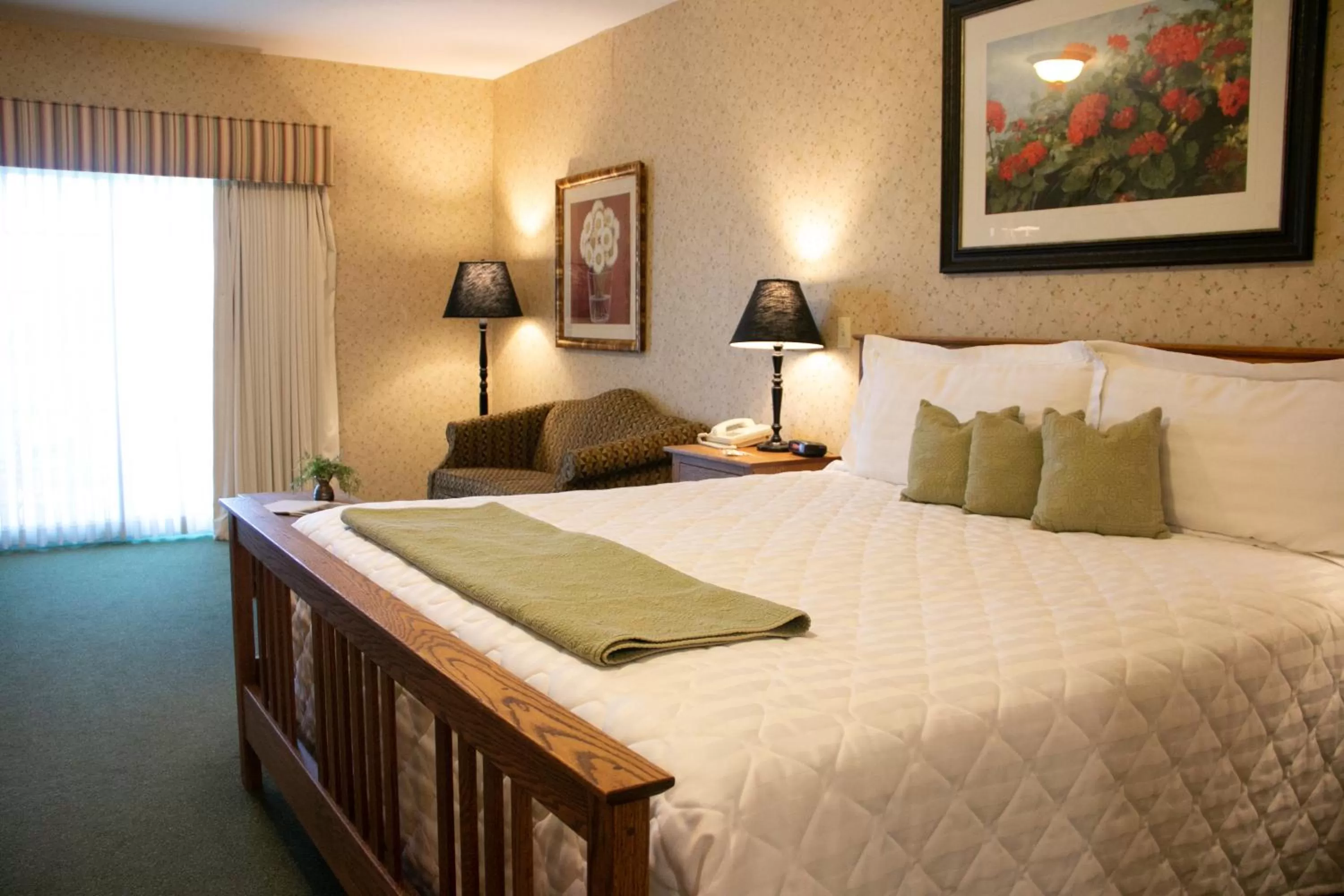 Bed in Essenhaus Inn & Conf. Center